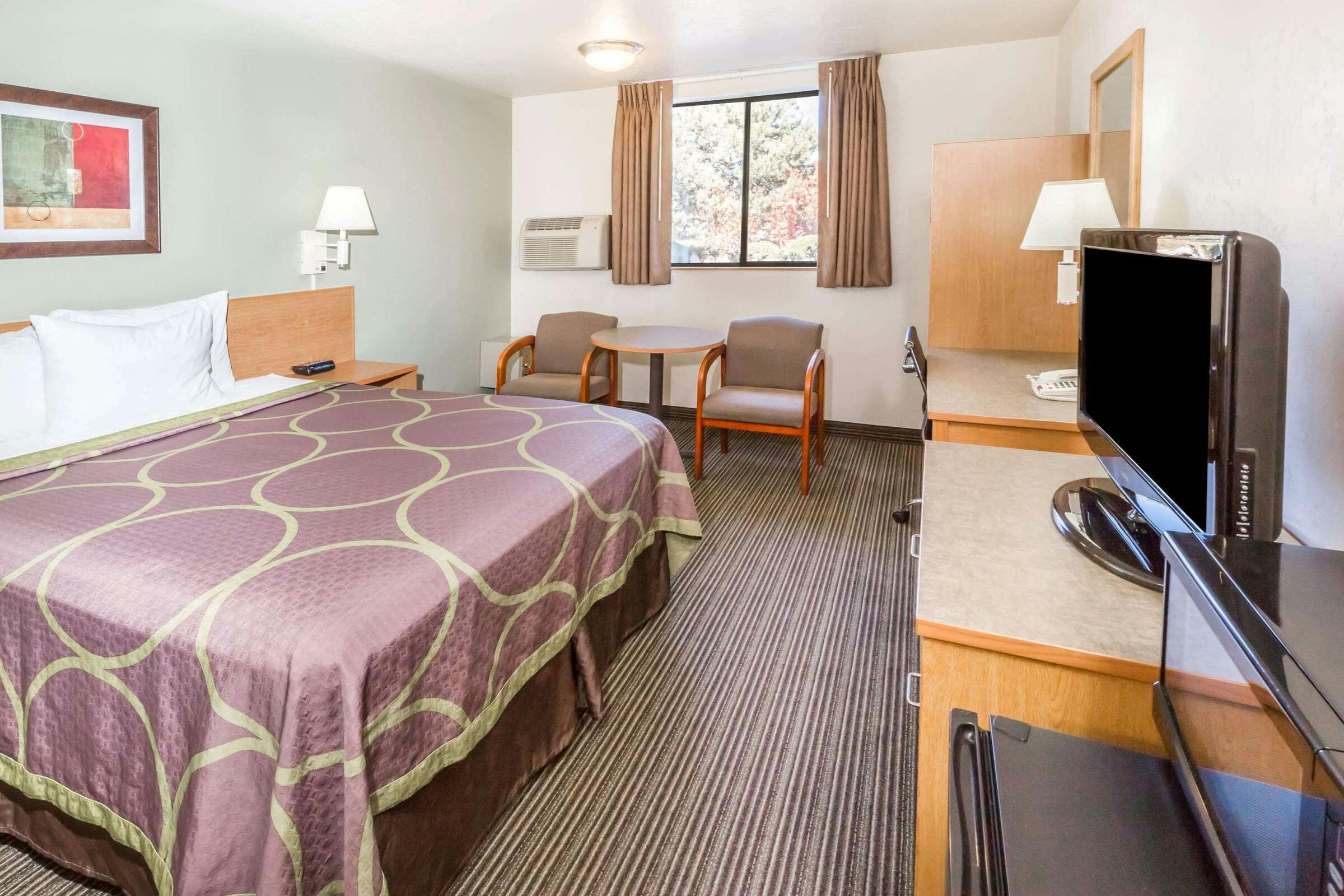 Hotel Super 8 by Wyndham Bend photo 5