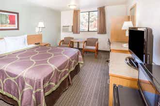 Hotel Super 8 by Wyndham Bend photo 5