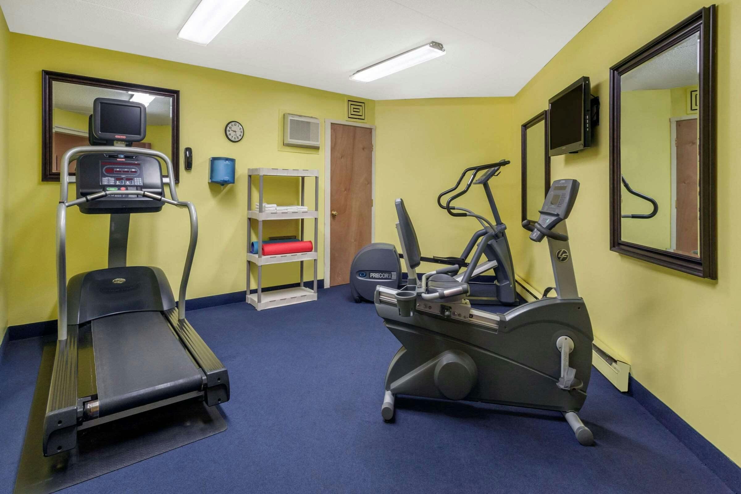 Hotel Howard Johnson by Wyndham Mystic photo 4