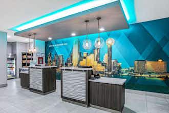 Hotel La Quinta Inn & Suites by Wyndham DFW West-Glade-Parks photo 1