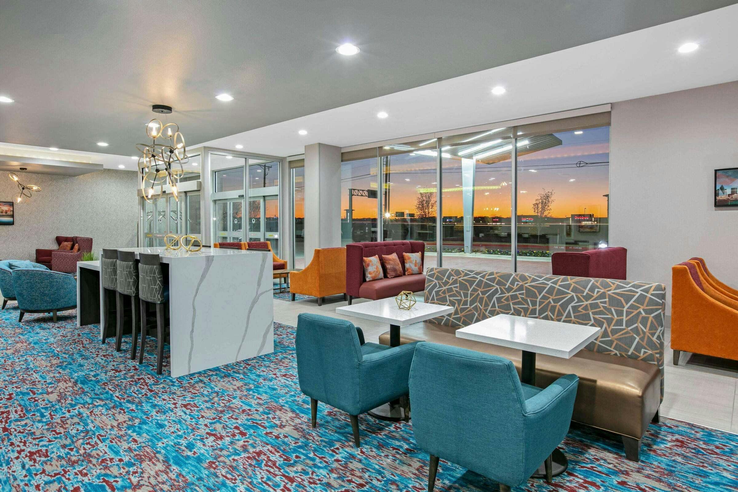 Hotel La Quinta Inn & Suites by Wyndham DFW West-Glade-Parks photo 3