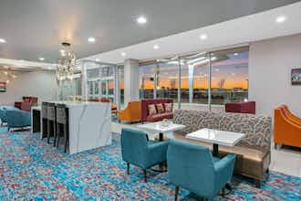 Hotel La Quinta Inn & Suites by Wyndham DFW West-Glade-Parks photo 3