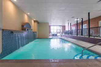 Hotel Ramada Topeka Convention Ctr photo 2