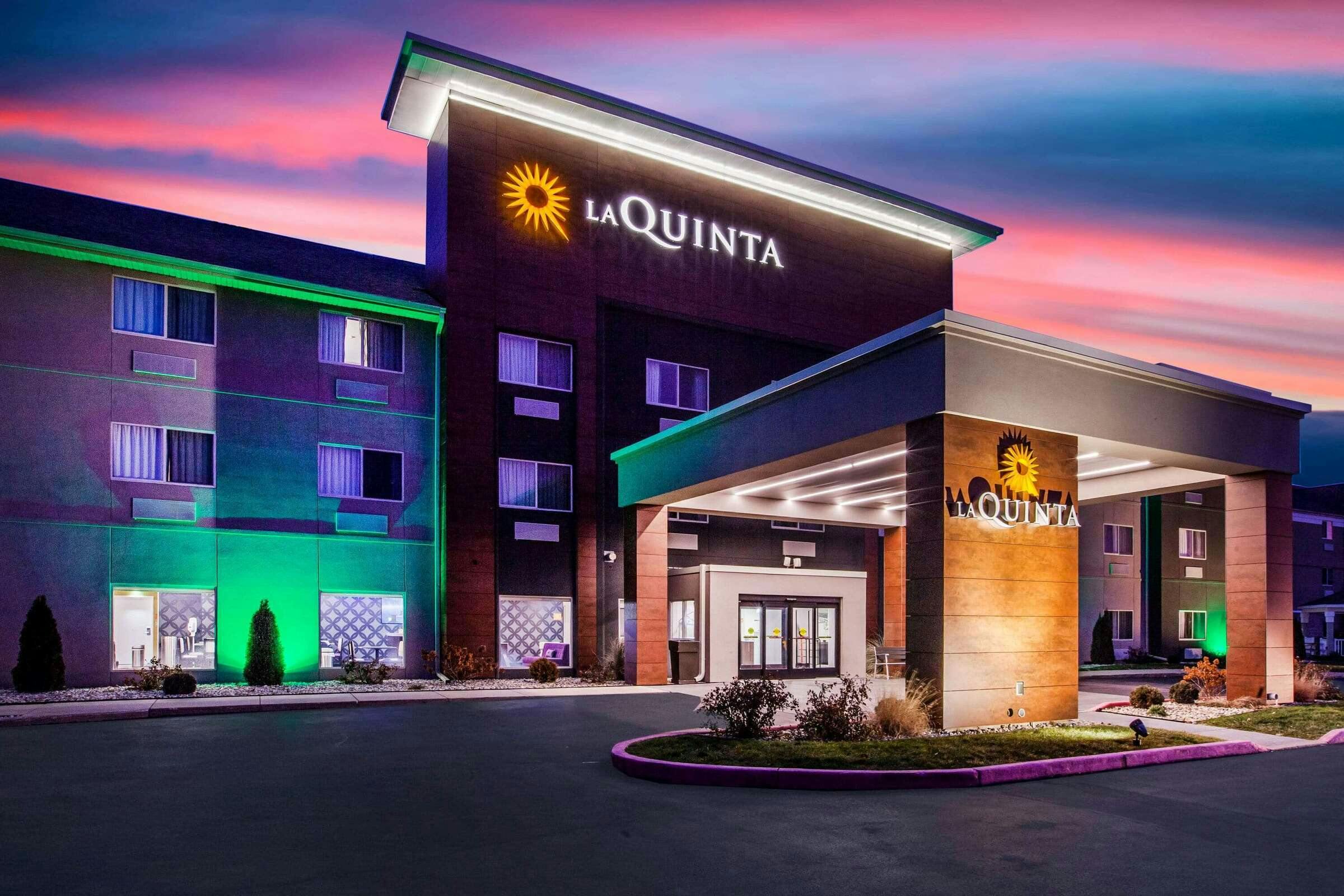 Hotel La Quinta Inn & Suites by Wyndham Elkhart photo 1