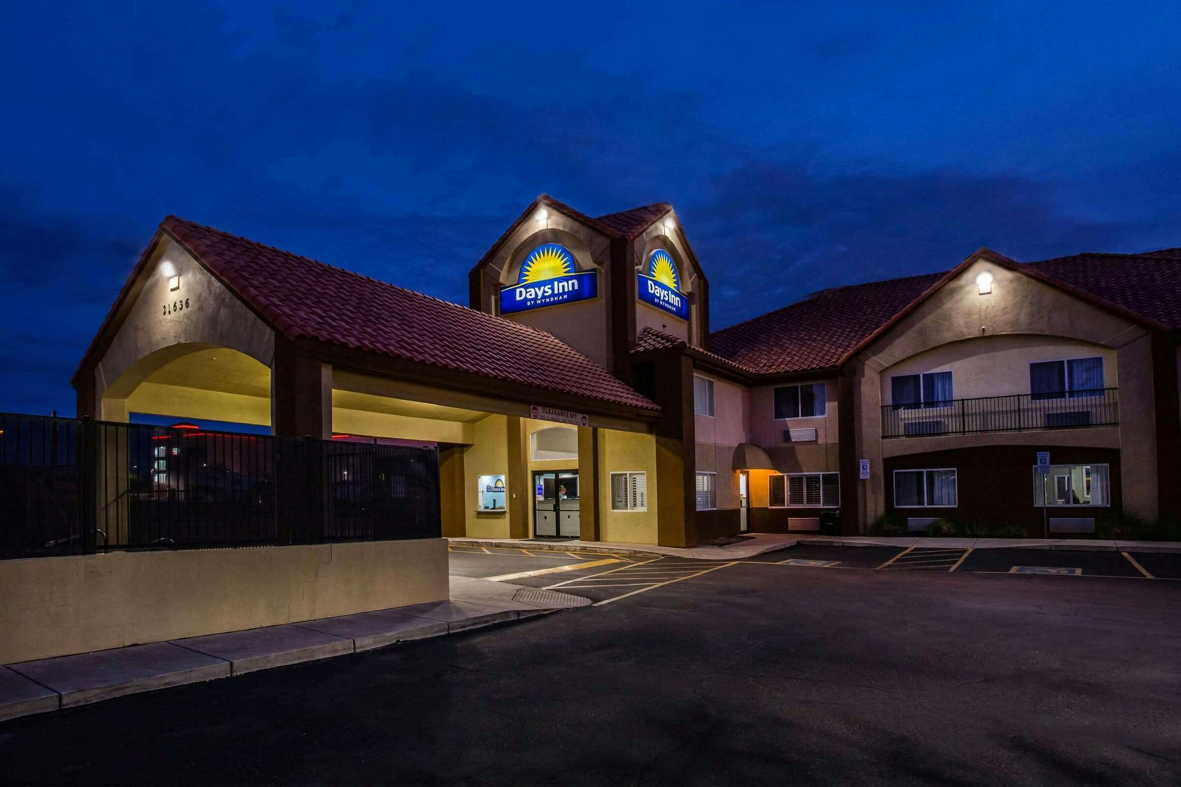 Hotel Days Inn by Wyndham Phoenix North photo 3