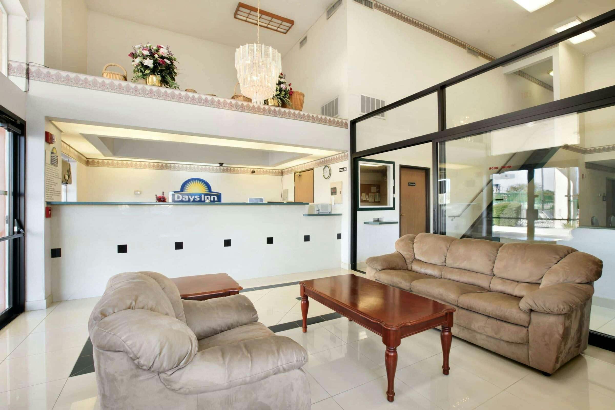 Hotel Days Inn by Wyndham Phoenix North photo 4