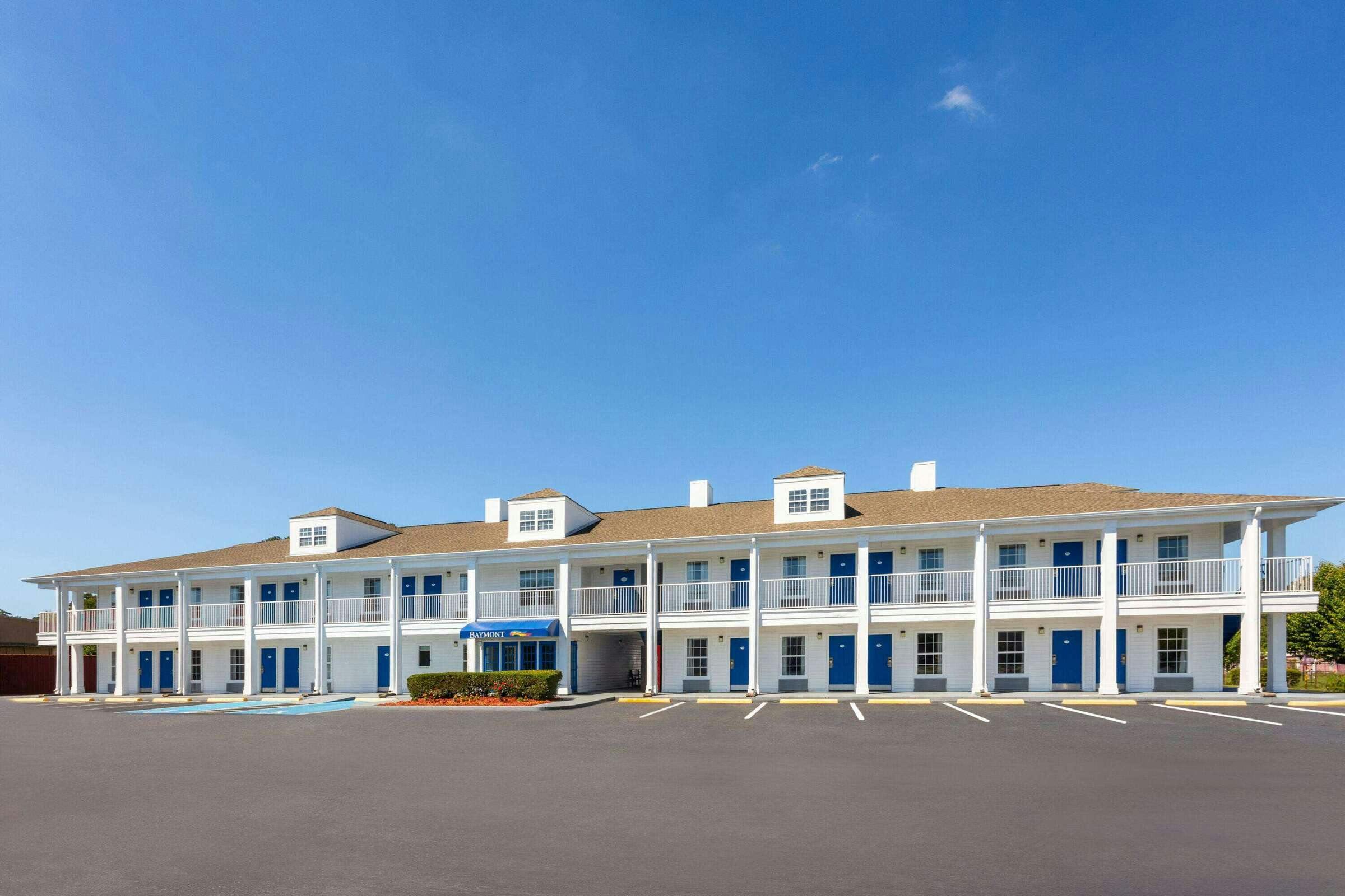 Hotel Baymont Inn Suites Brunswick photo 1