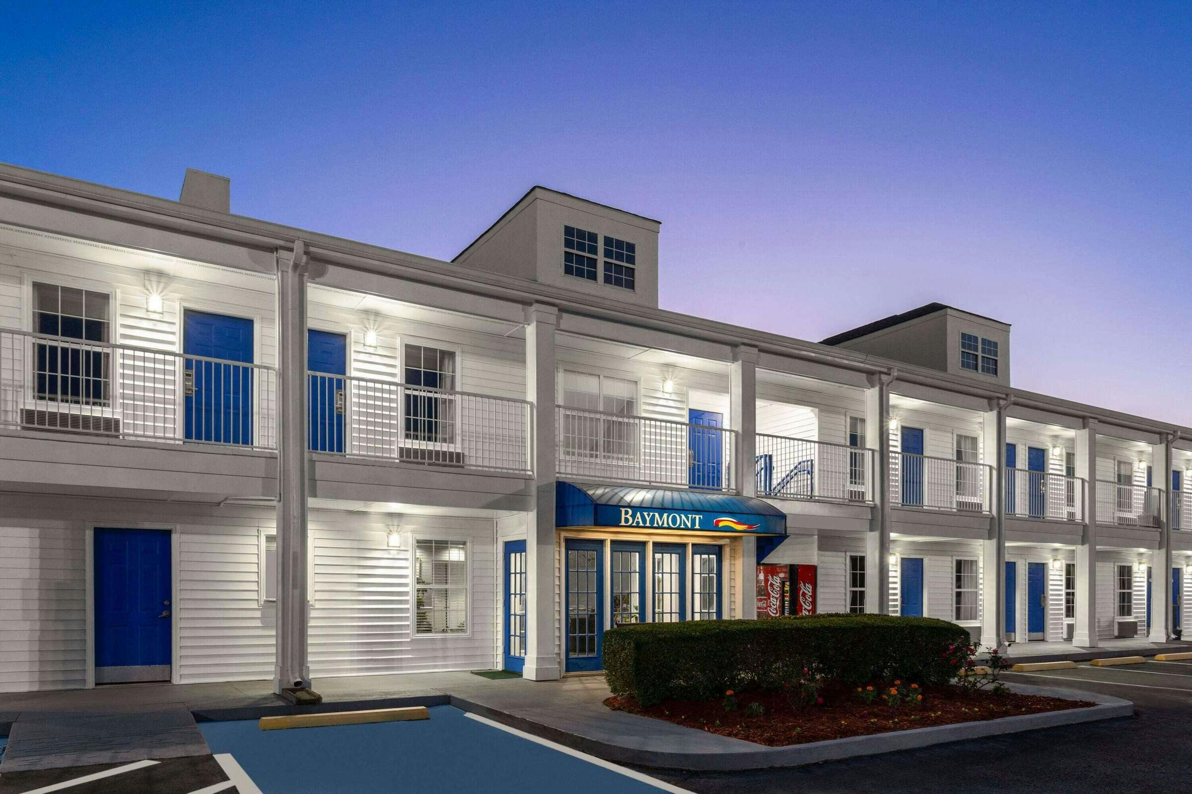Hotel Baymont Inn Suites Brunswick photo 2