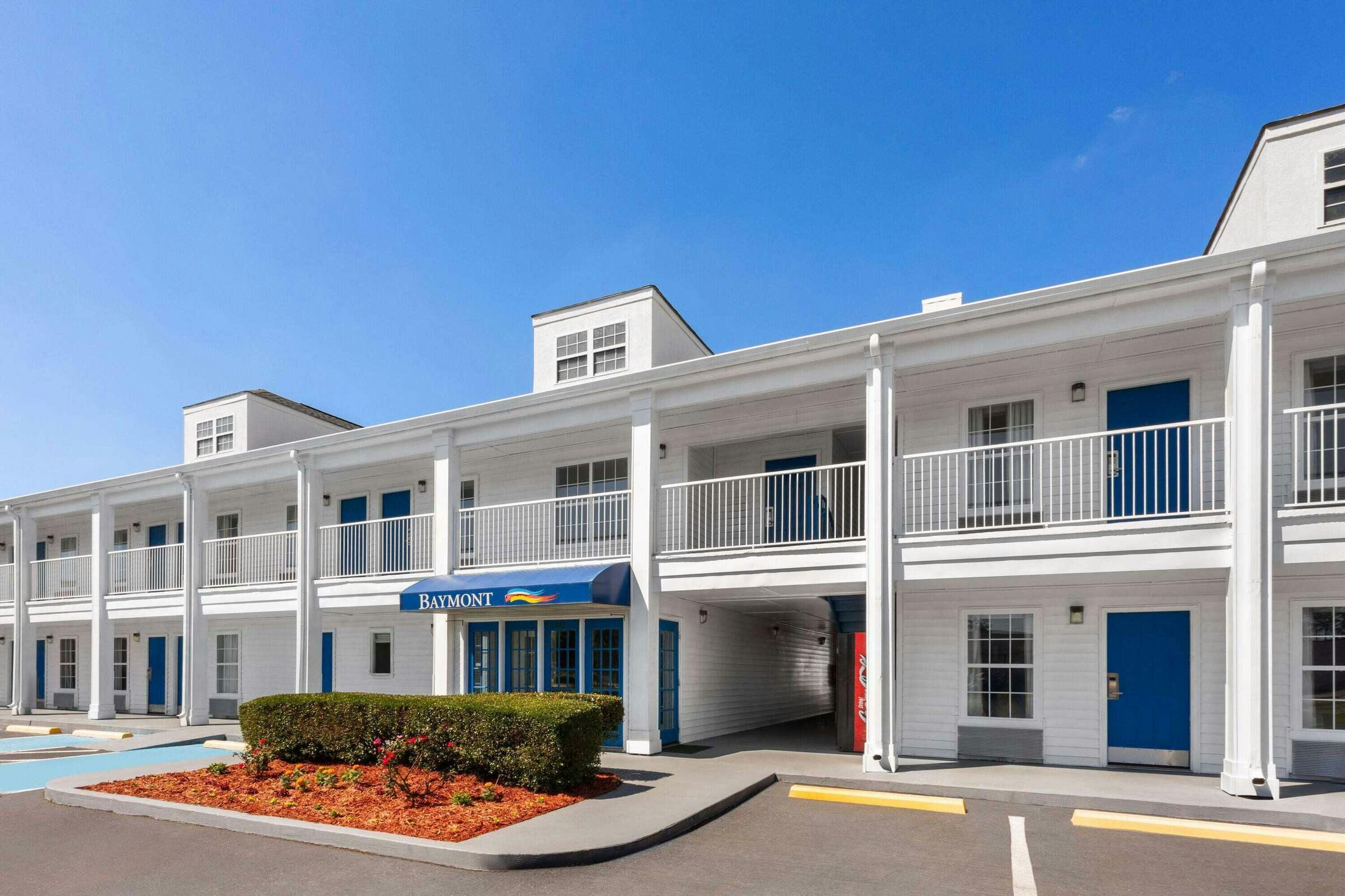 Hotel Baymont Inn Suites Brunswick photo 3