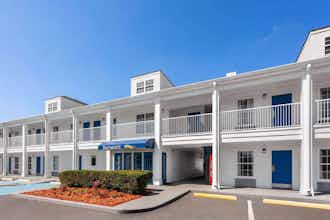 Hotel Baymont Inn Suites Brunswick photo 3