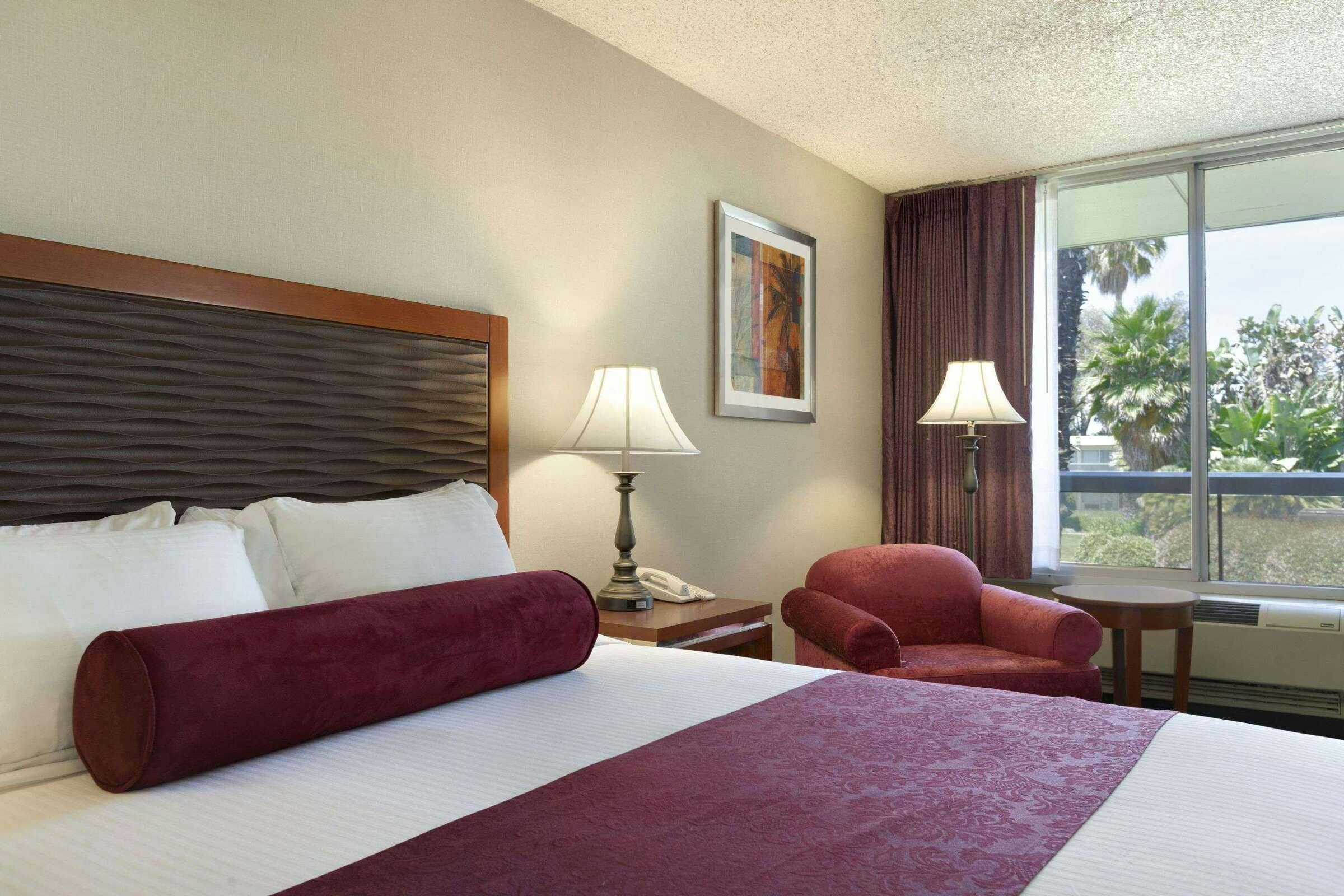 Hotel Ramada by Wyndham Sunnyvale/Silicon Valley photo 5