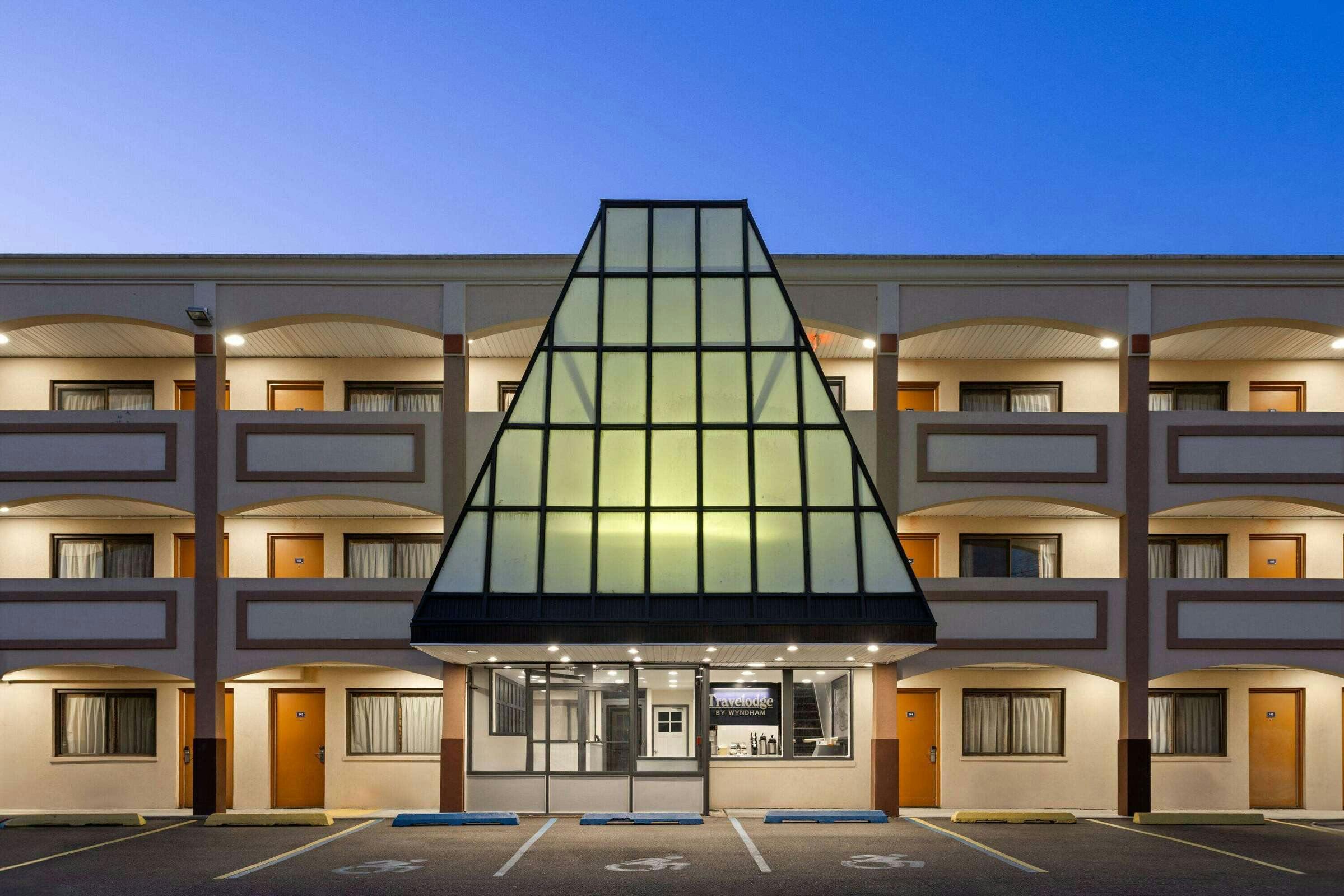 Hotel Travelodge by Wyndham Manhasset photo 1