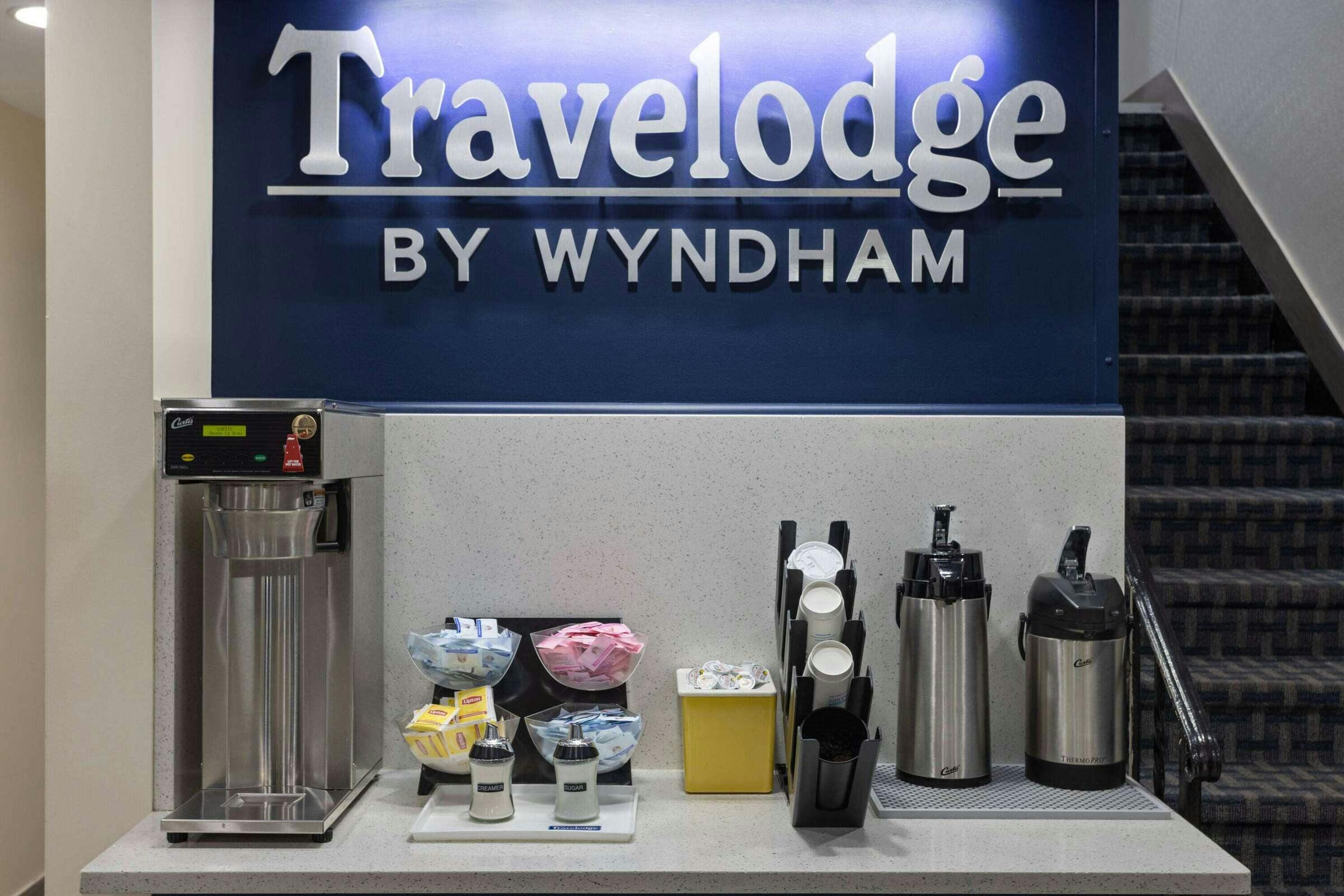 Hotel Travelodge by Wyndham Manhasset photo 5