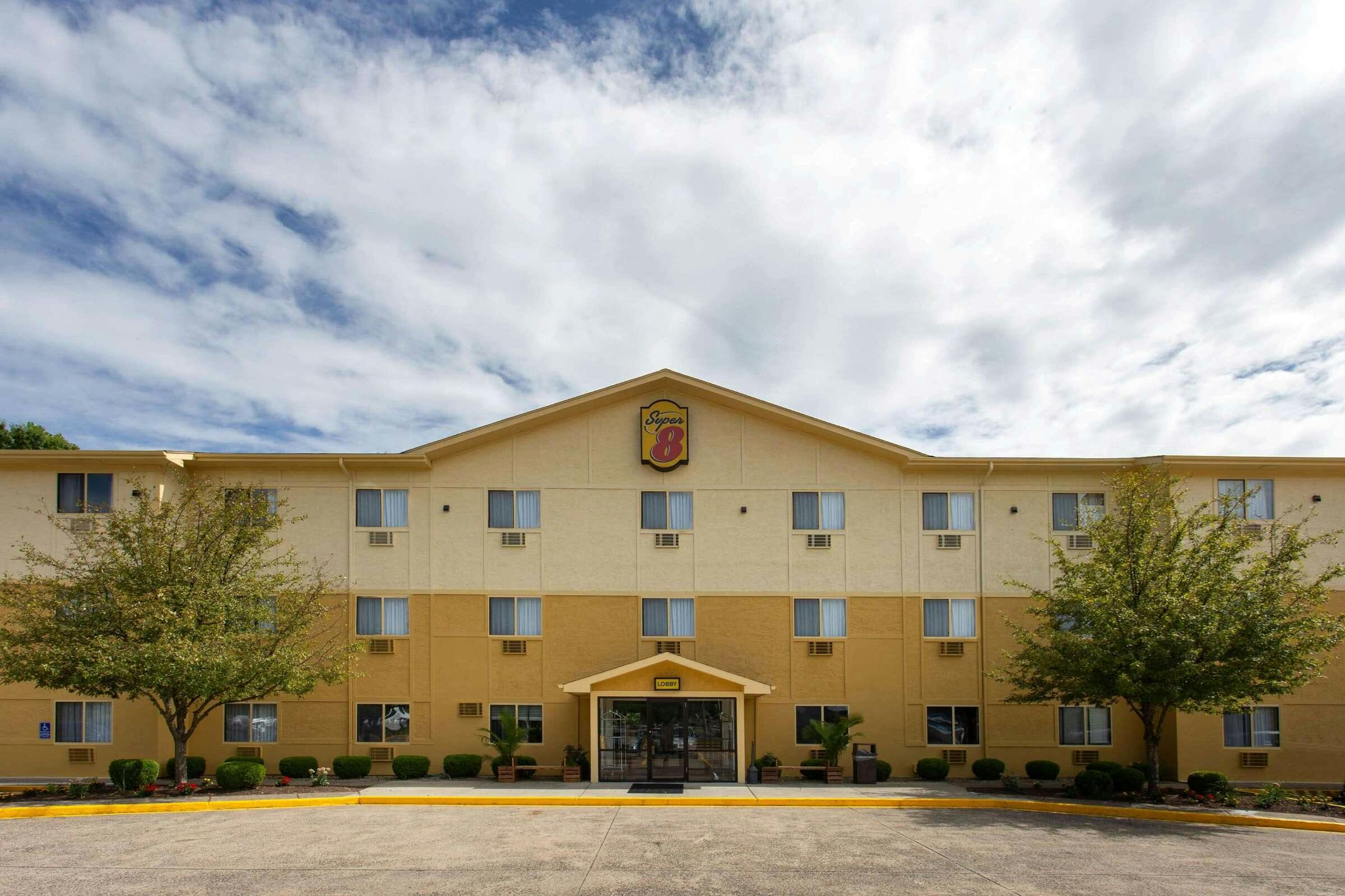 Hotel Super 8 by Wyndham Cromwell/Middletown photo 1