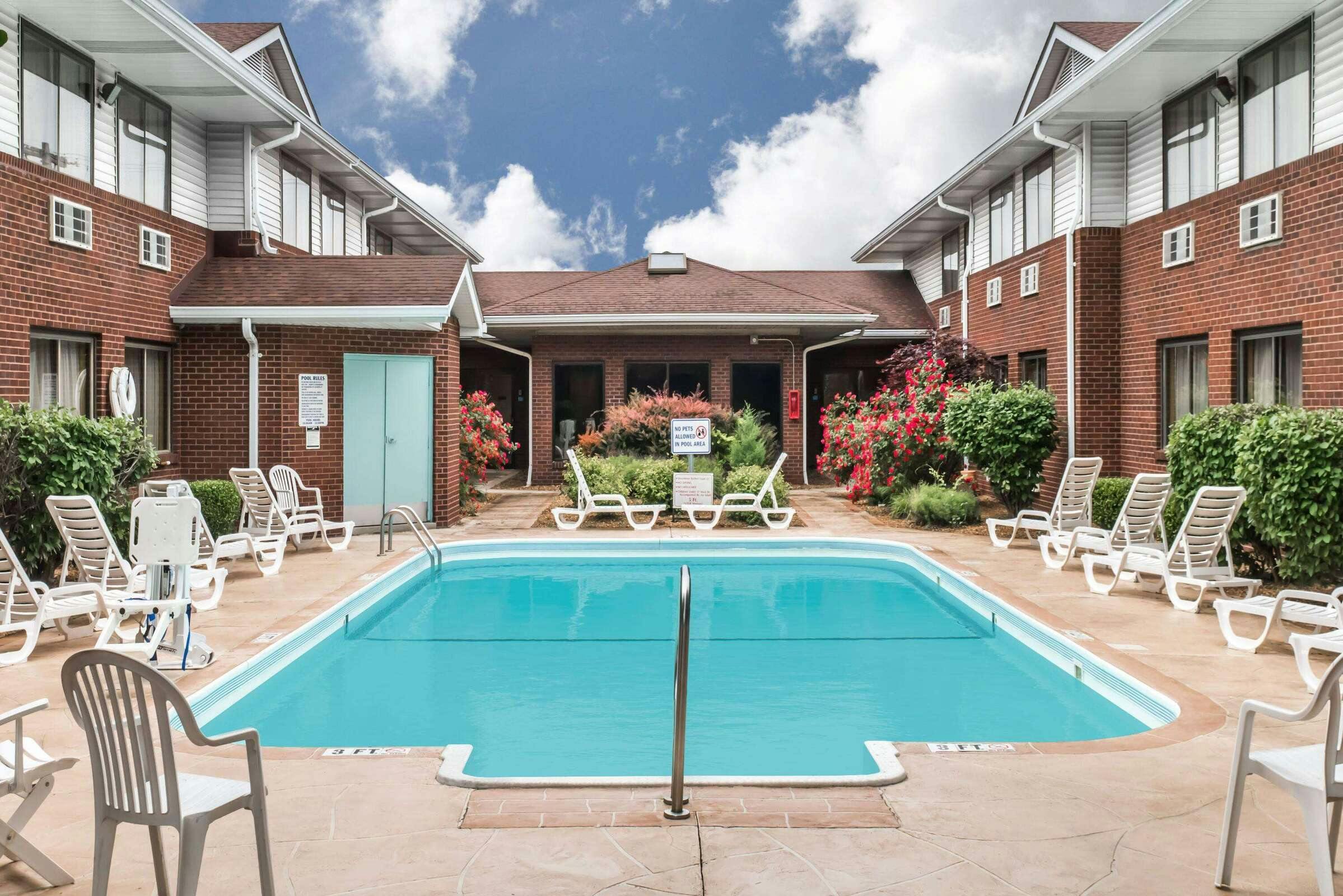 Hotel Super 8 by Wyndham O'Fallon photo 2