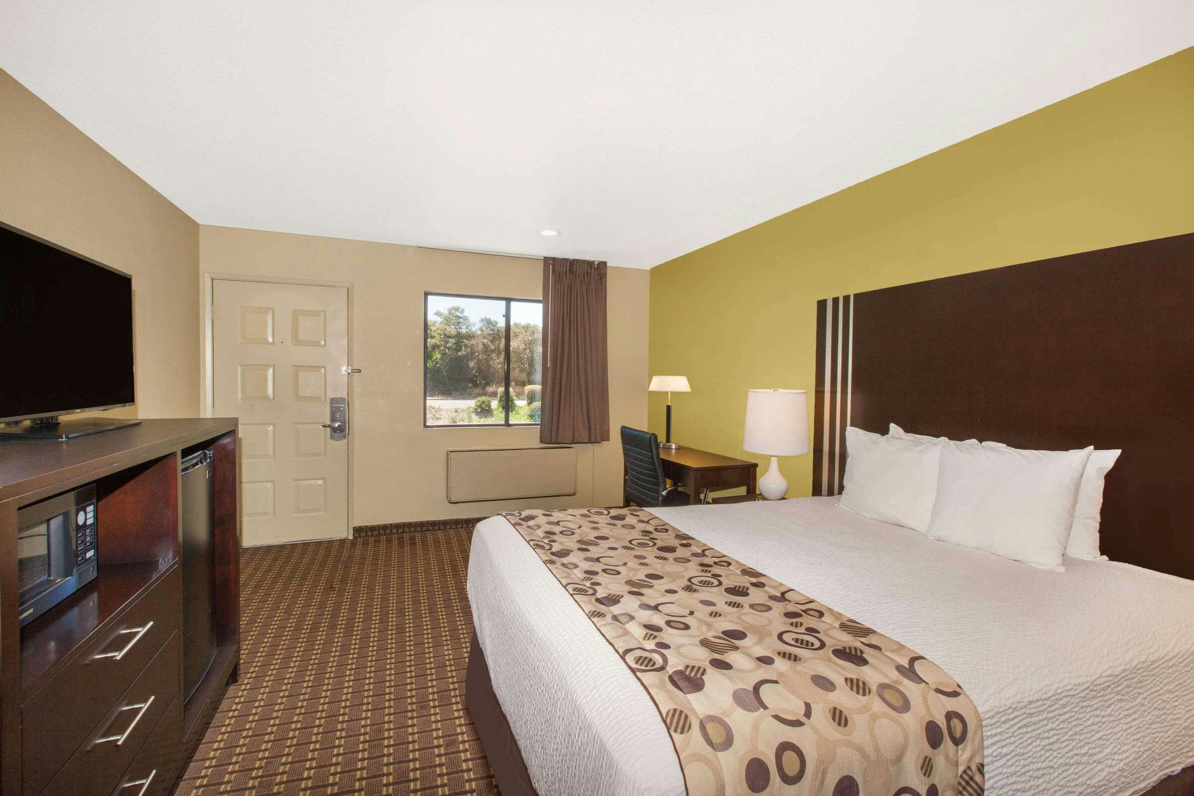 Hotel Days Inn by Wyndham San Jose Airport photo 5