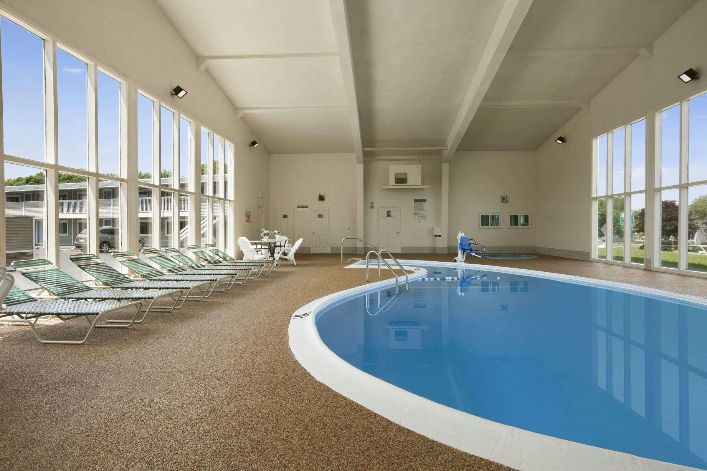 Hotel Days Inn W Yarmouth photo 3