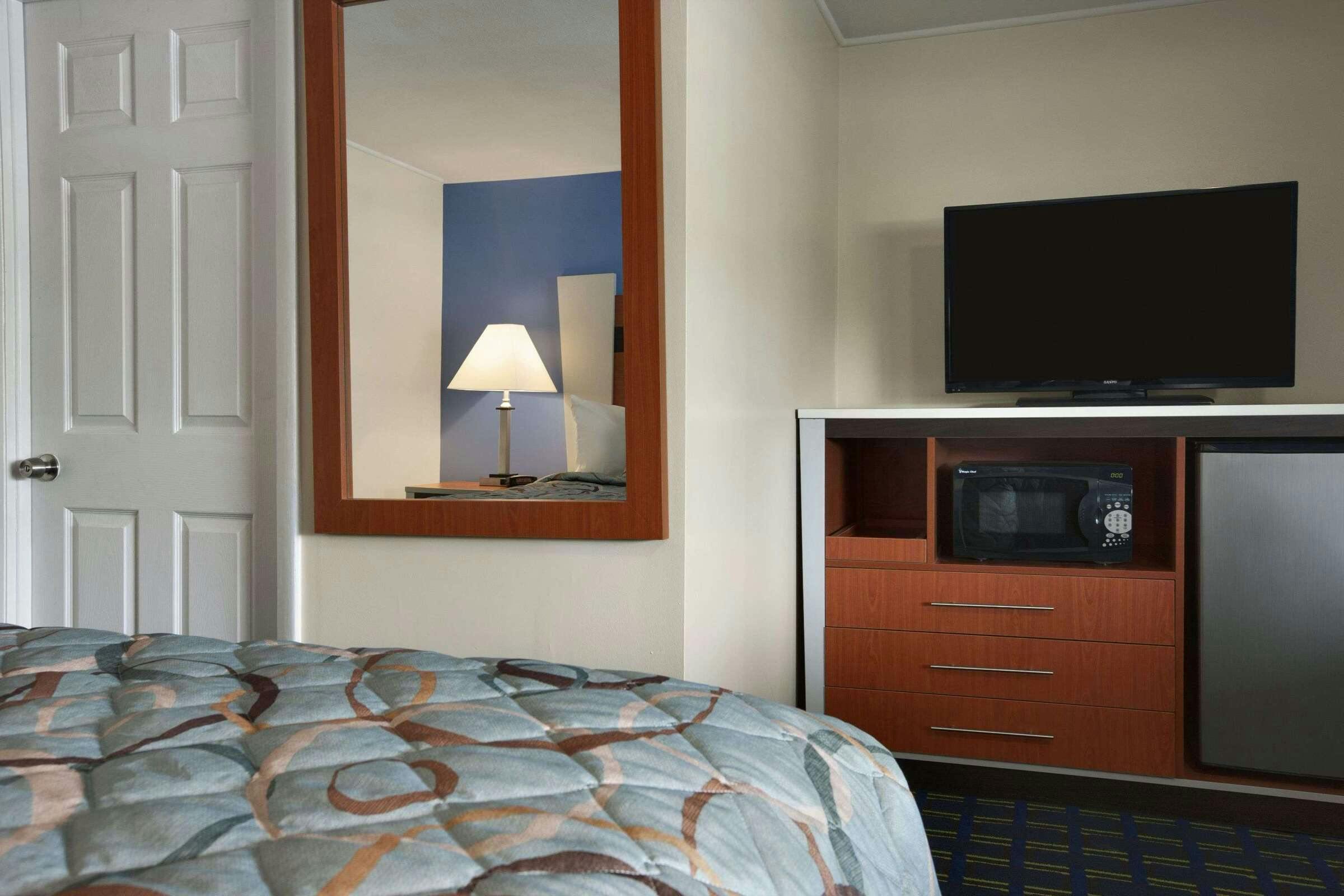 Hotel Days Inn W Yarmouth photo 4