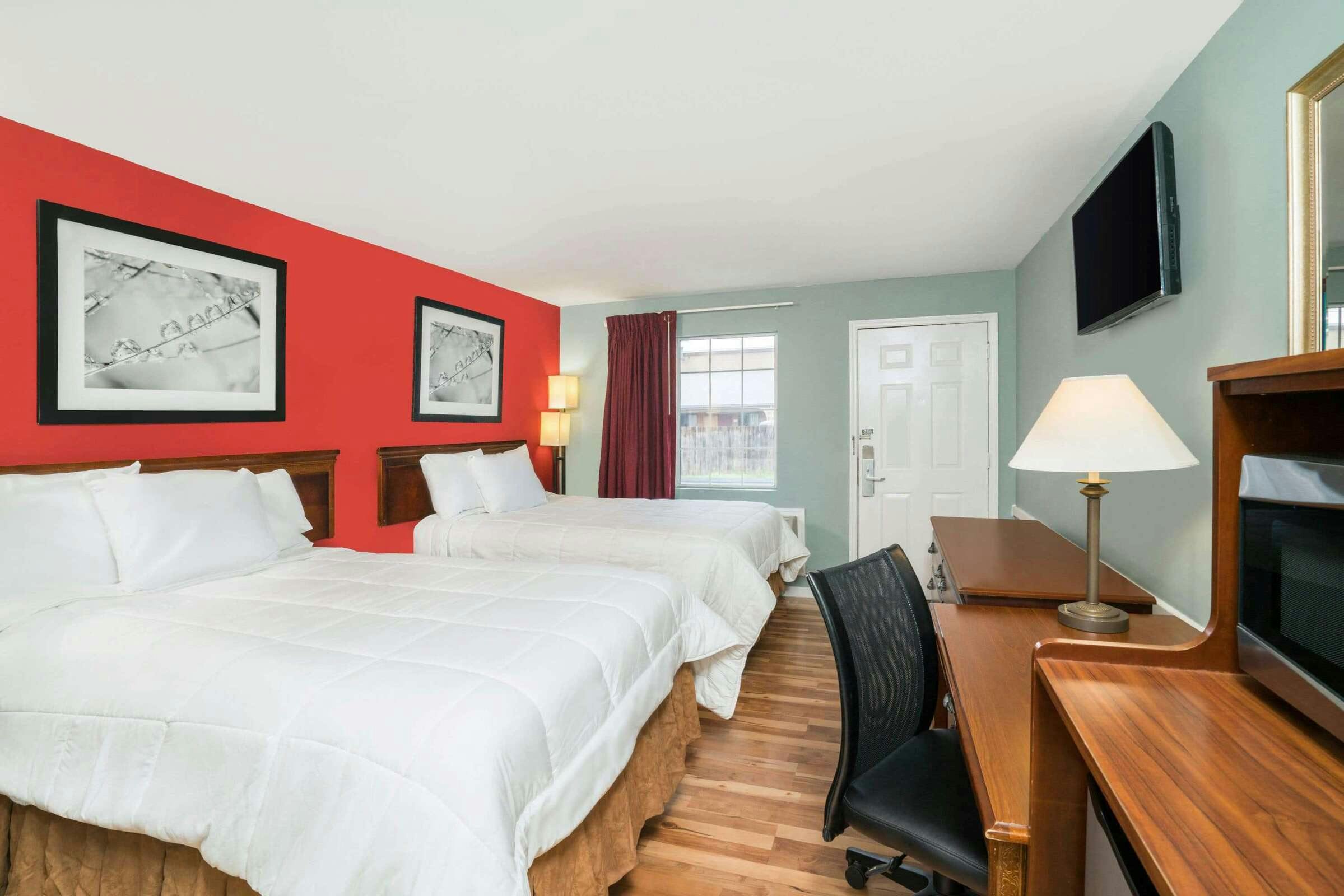 Hotel Travelodge by Wyndham Santee photo 2