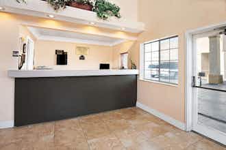 Hotel Days Inn San Antonio Airport photo 3