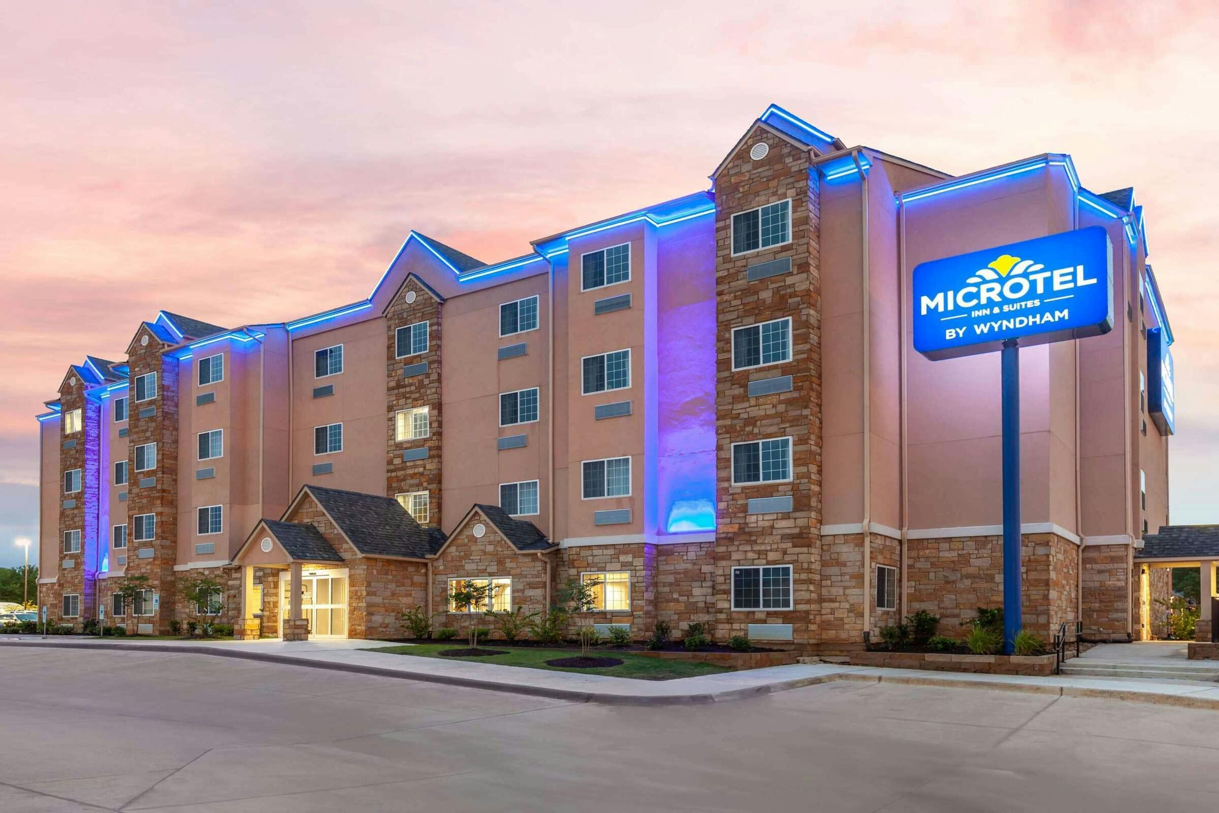 Hotel Microtel Inn & Suites by Wyndham College Station photo 1