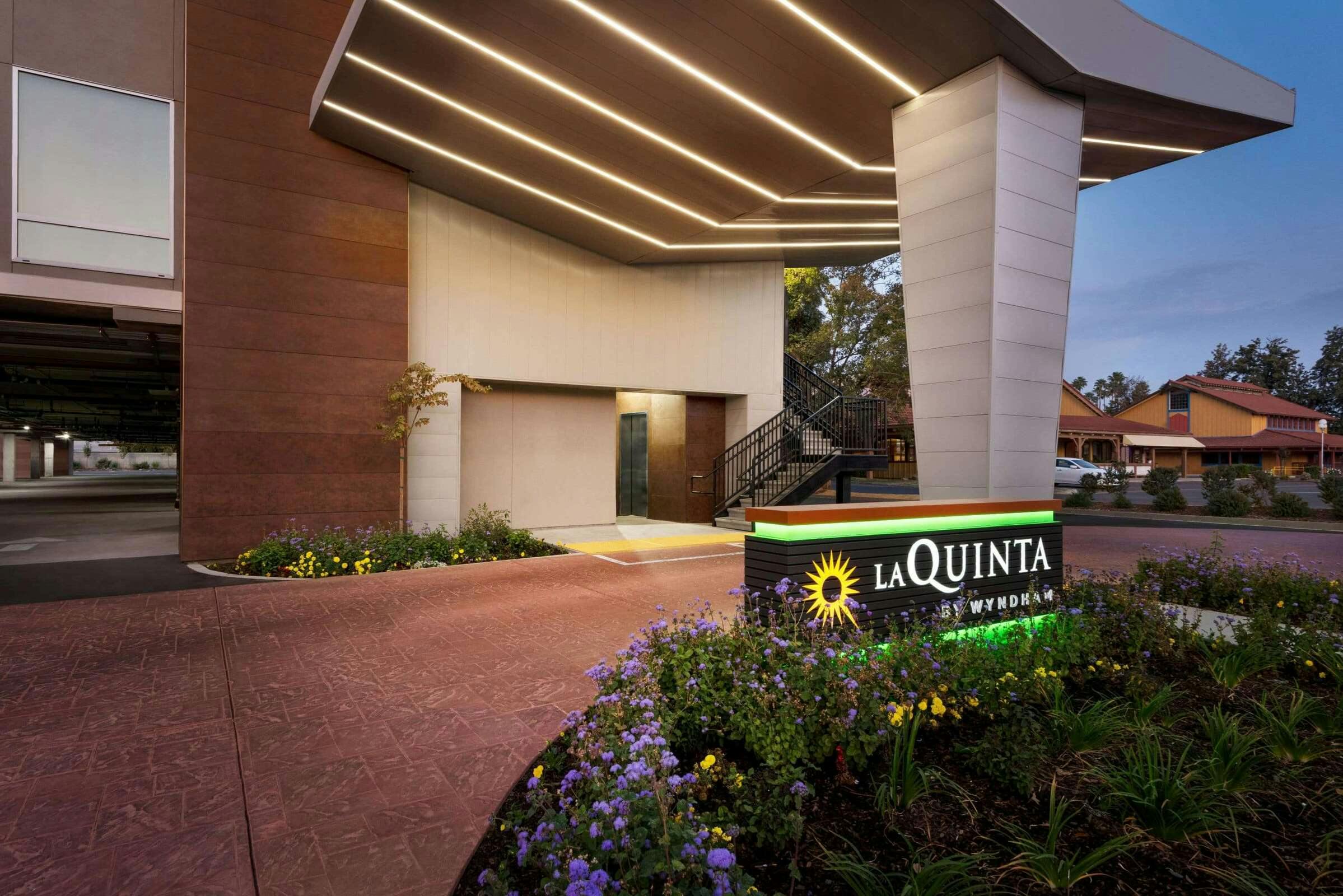 Hotel La Quinta Inn & Suites by Wyndham Clovis CA photo 1
