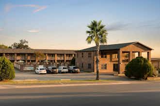 Hotel Super 8 by Wyndham Universal City photo 1