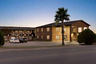 Hotel Super 8 by Wyndham Universal City photo 2