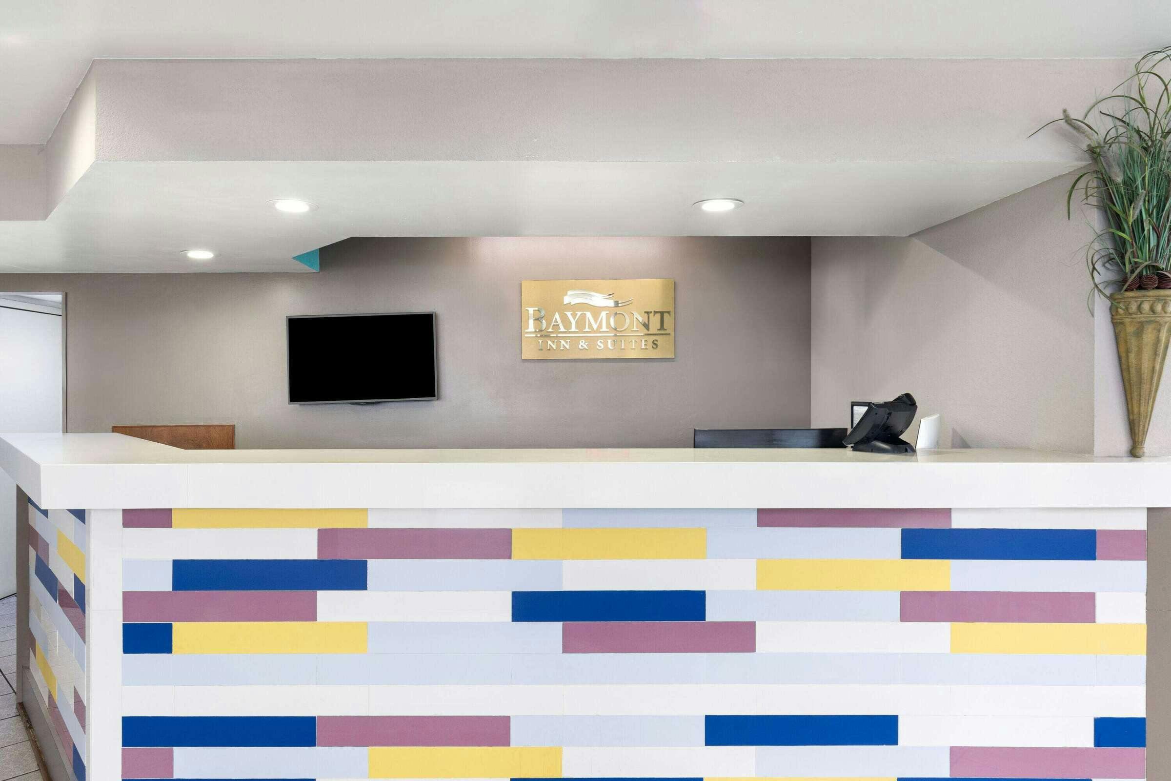 Hotel Baymont I S Tillmans Corner photo 4