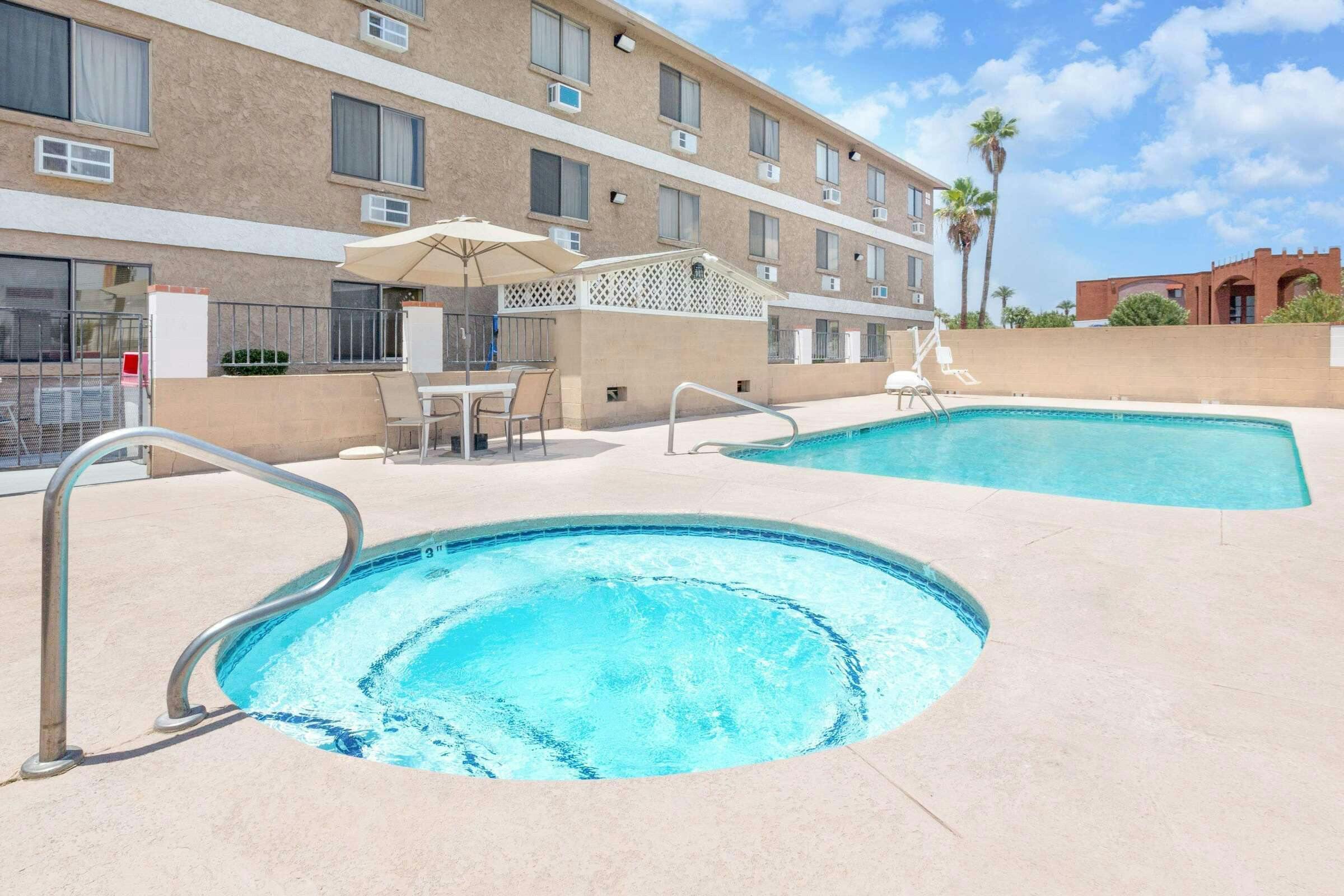 Hotel Super 8 by Wyndham Lake Havasu City photo 3