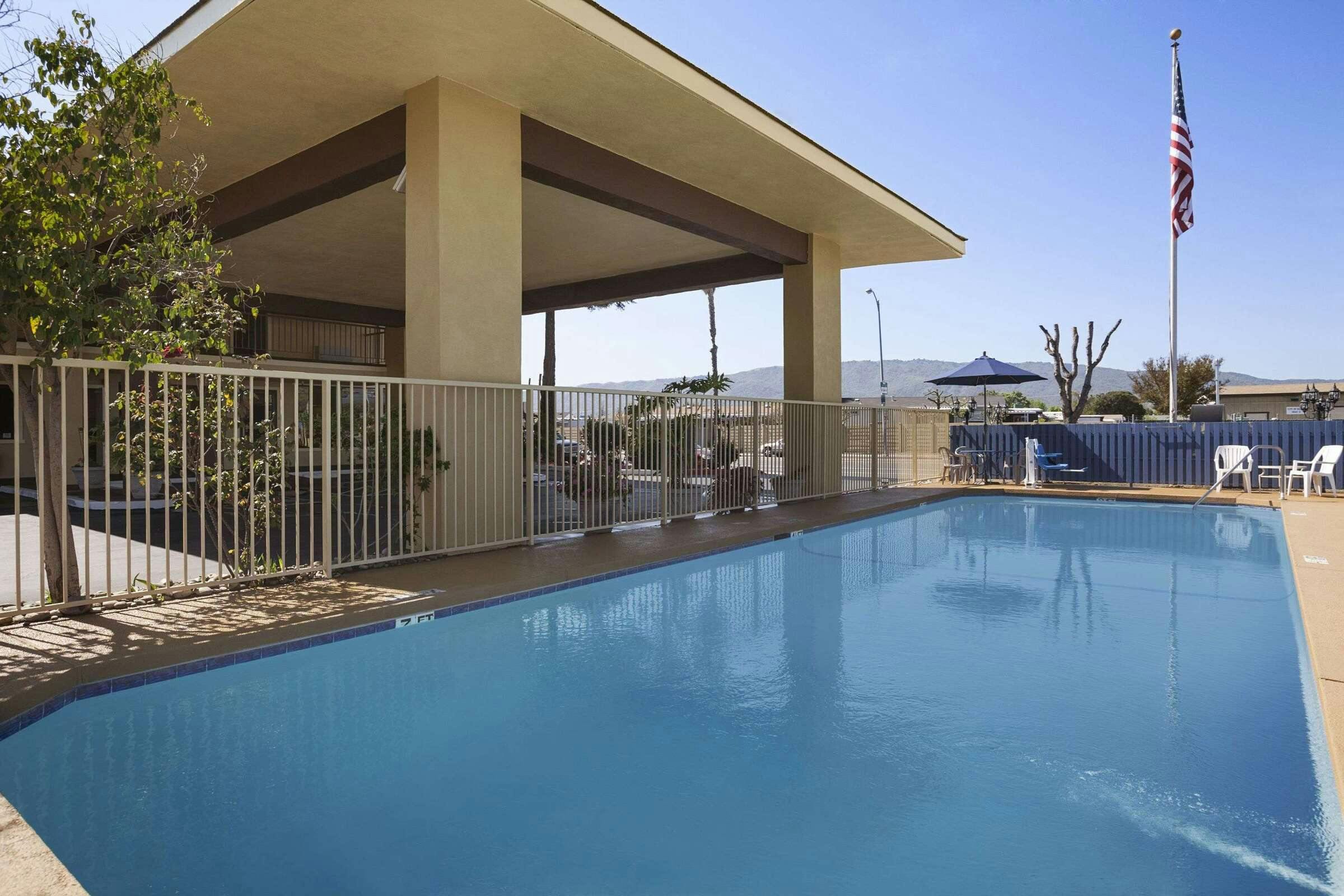 Hotel Days Inn Gilroy photo 1