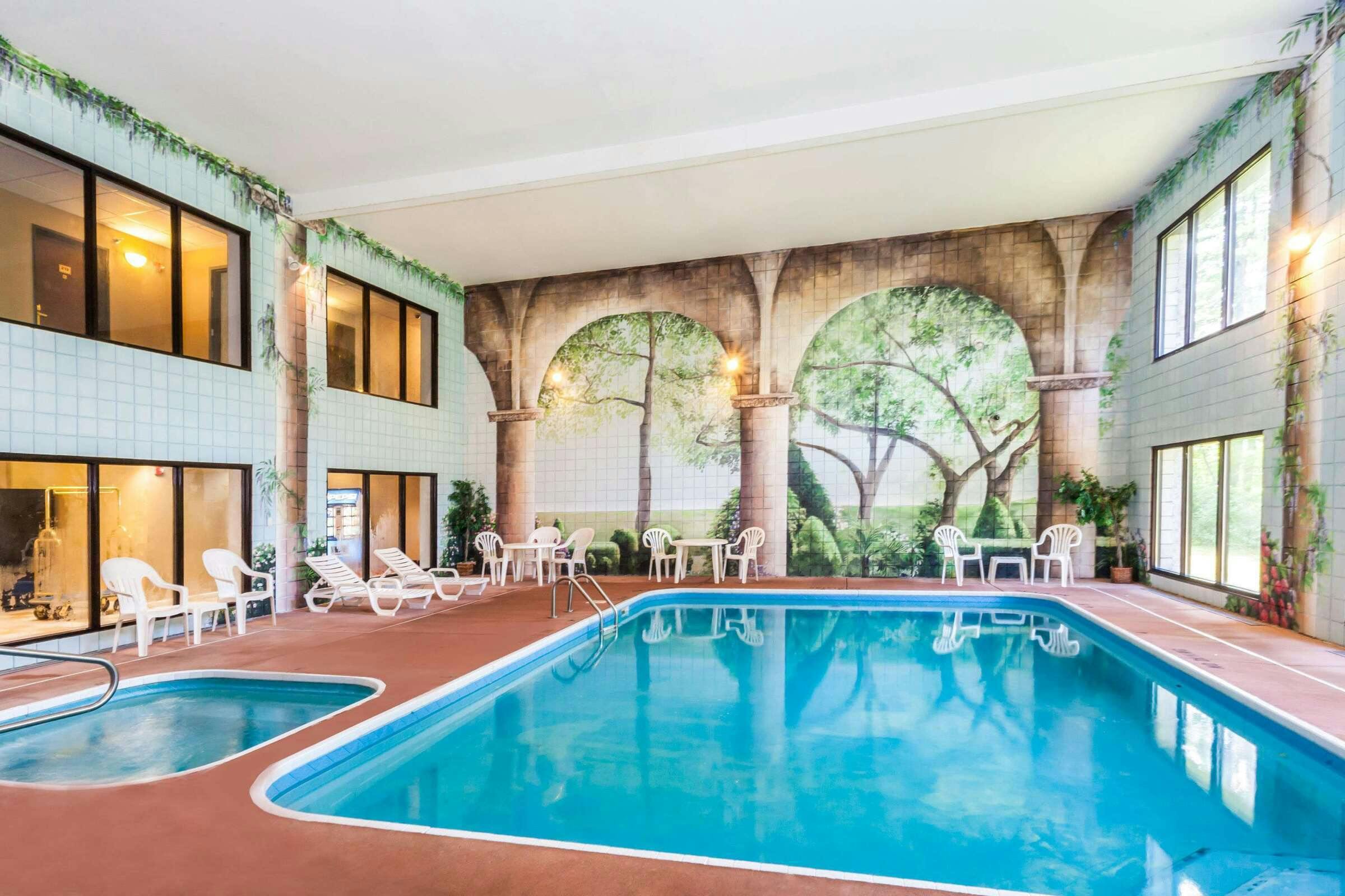 Hotel Baymont by Wyndham New Buffalo photo 1