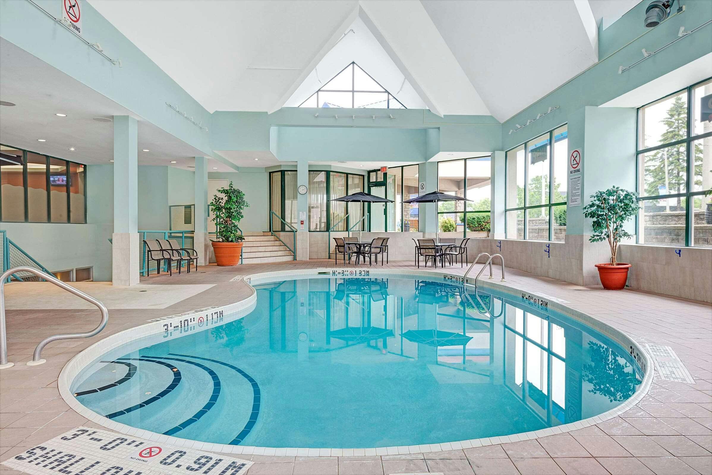 Hotel Ramada by Wyndham Niagara Falls/Fallsview photo 1