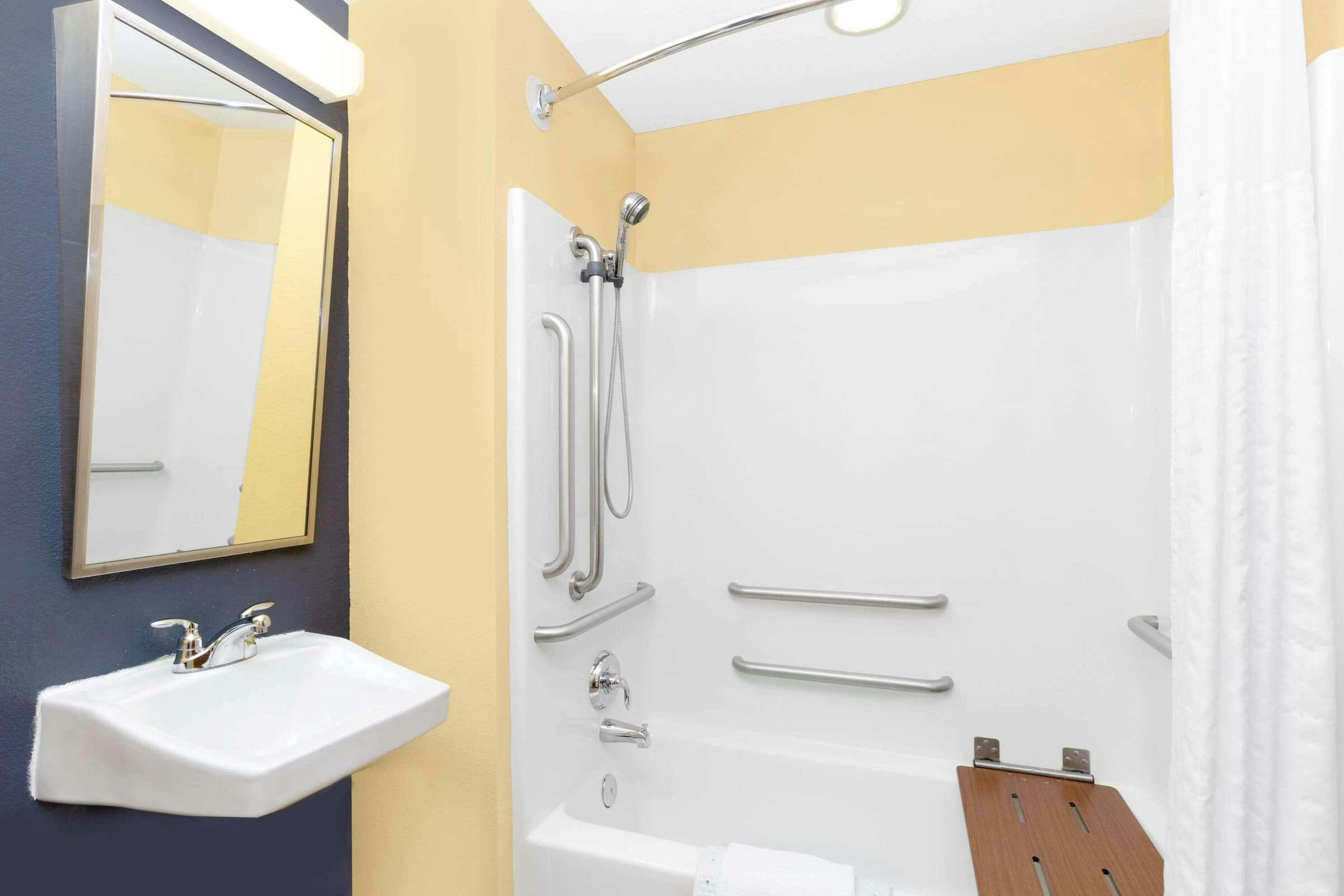 Hotel Microtel Kearney photo 3