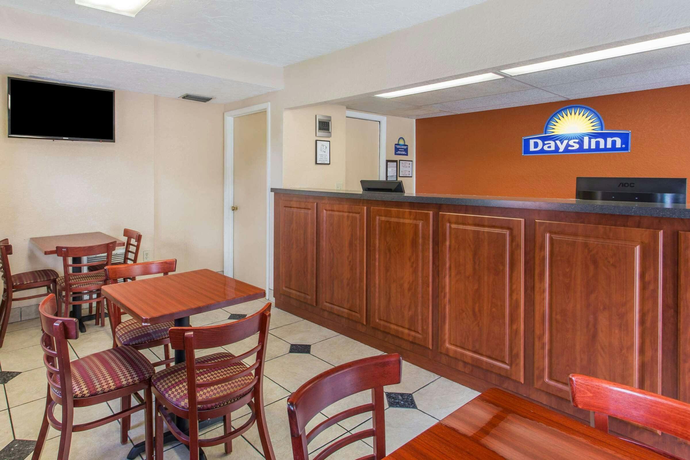 Days Inn by Wyndham Bradenton I-75