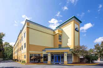 Hotel Days Inn & Suites by Wyndham Albany photo 1