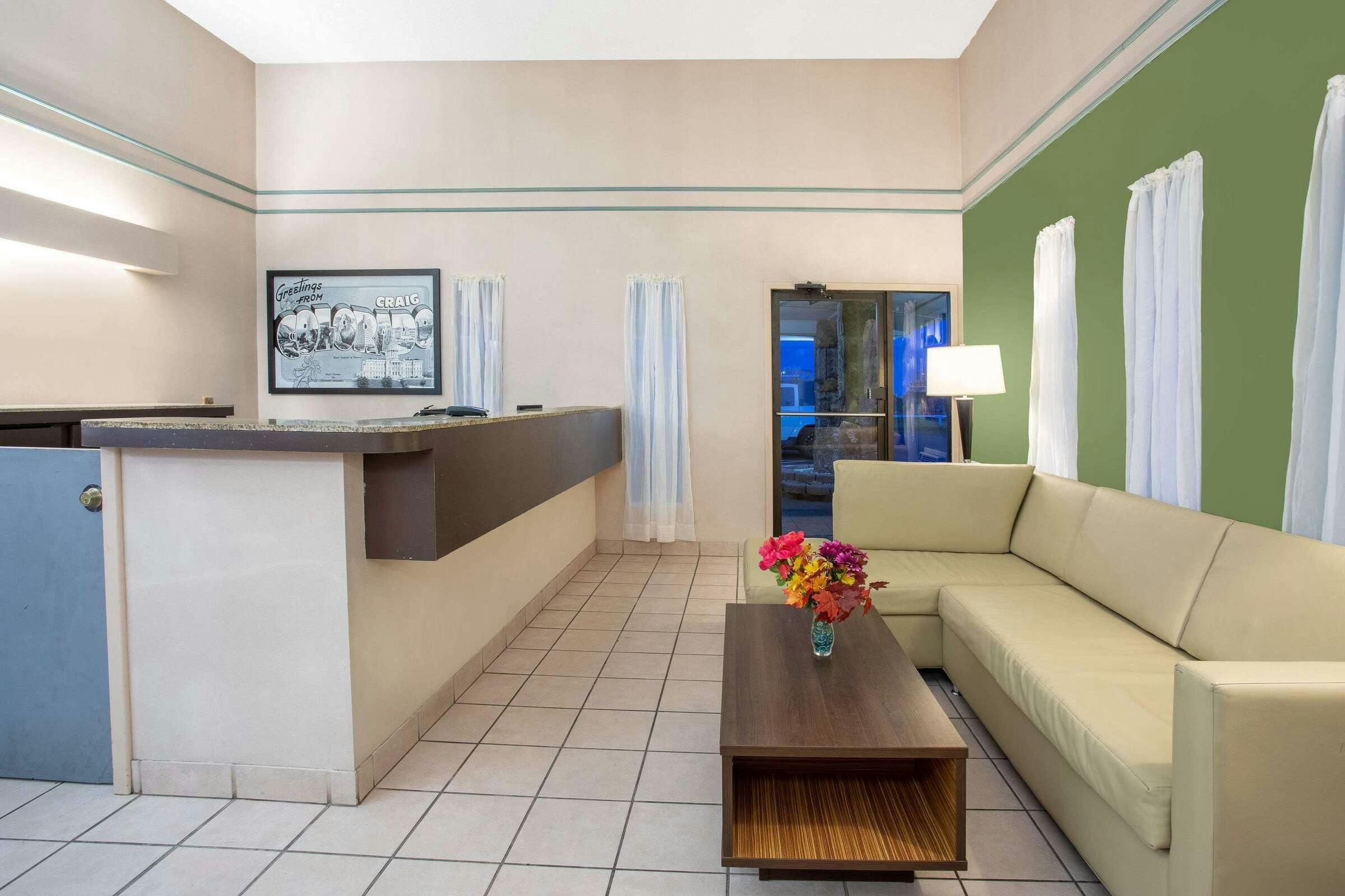 Hotel Super 8 by Wyndham Craig photo 1