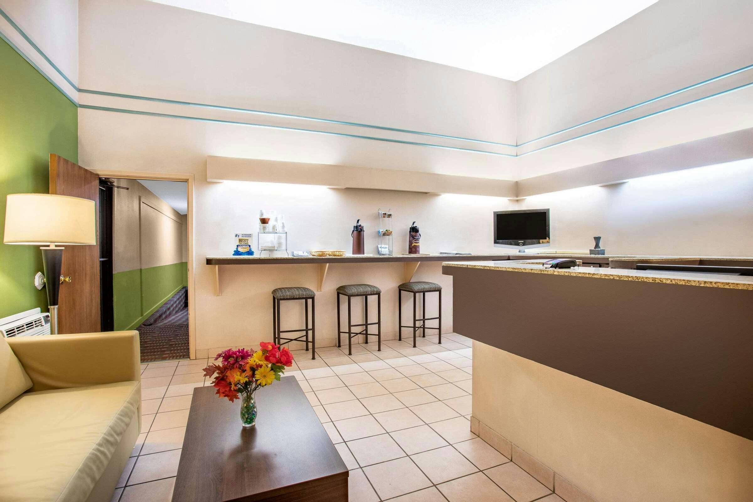 Hotel Super 8 by Wyndham Craig photo 2