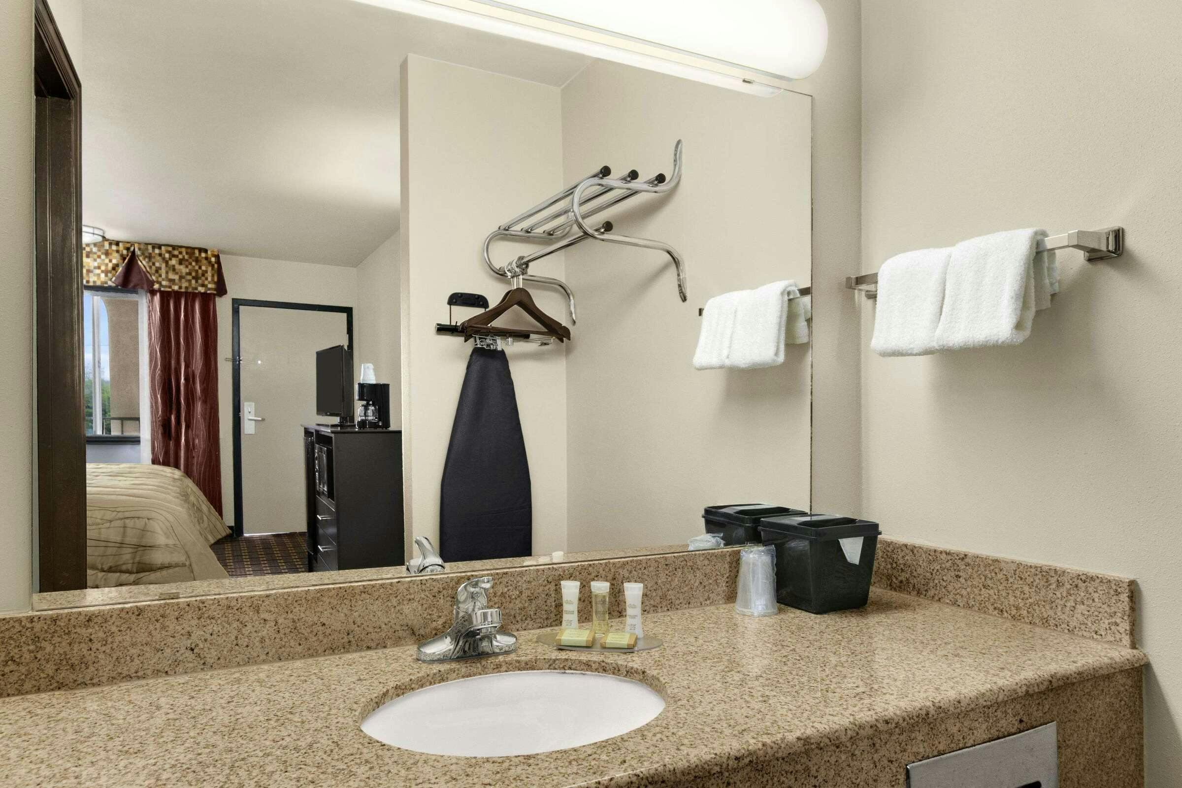 Hotel Super 8 Fort Worth West photo 5