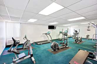 Hotel Days Inn And Suites Fullerton photo 2