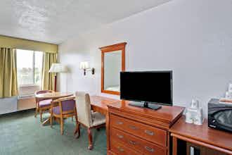 Hotel Days Inn And Suites Fullerton photo 4