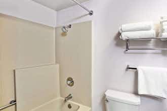 Hotel Days Inn And Suites Fullerton photo 5