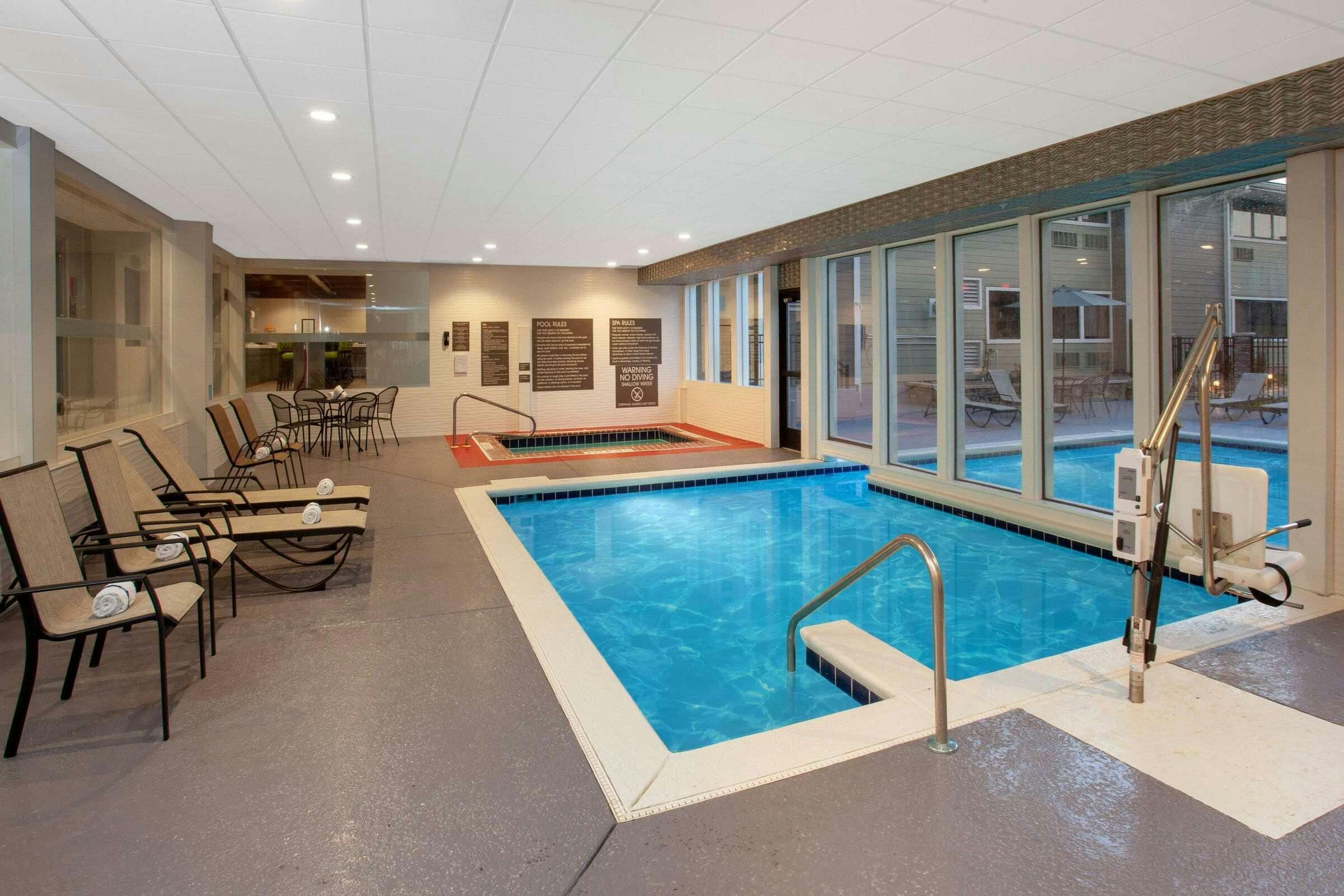 Hotel Wyndham Garden Fort Wayne photo 4