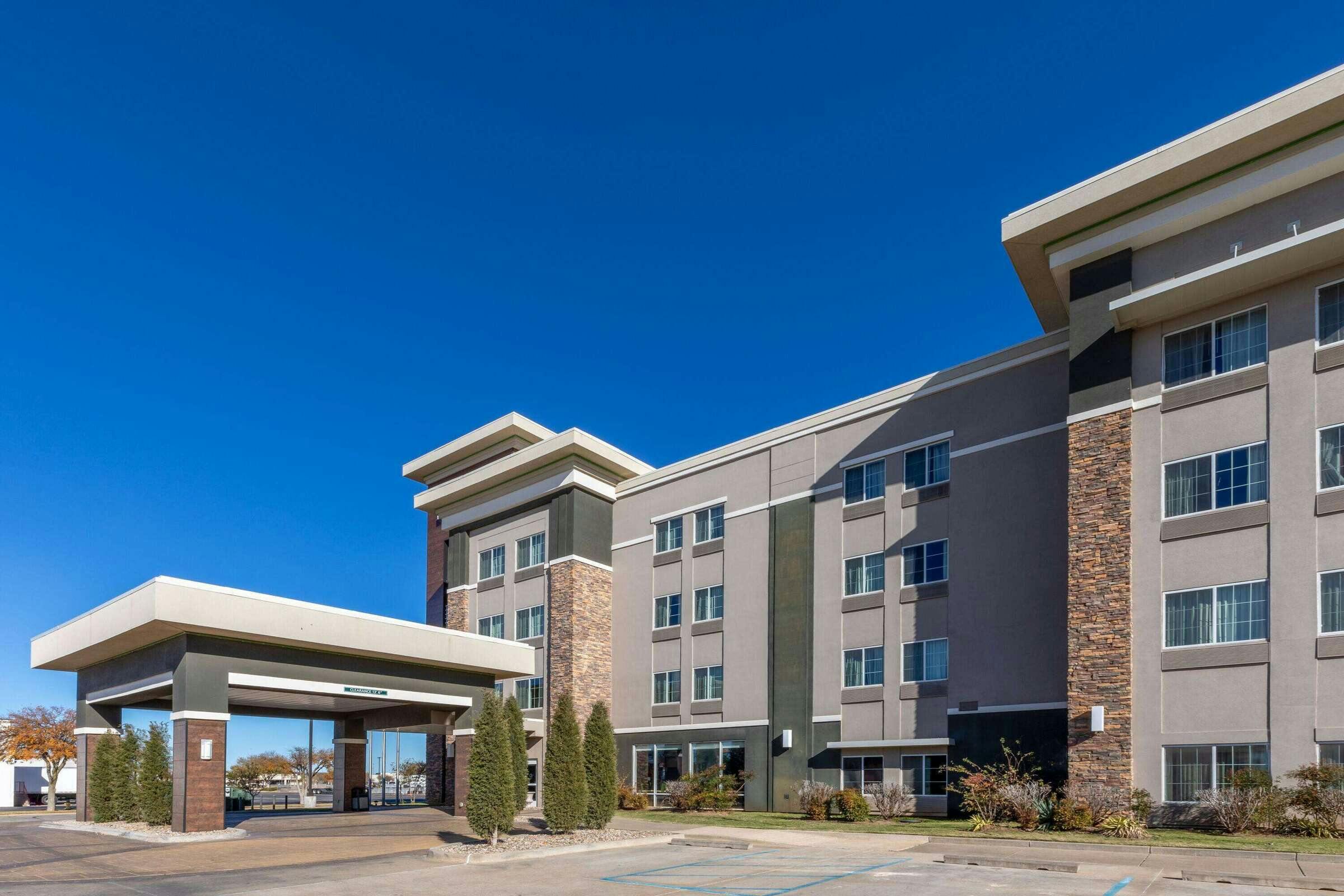 Hotel La Quinta Inn Ste MSU Area photo 1