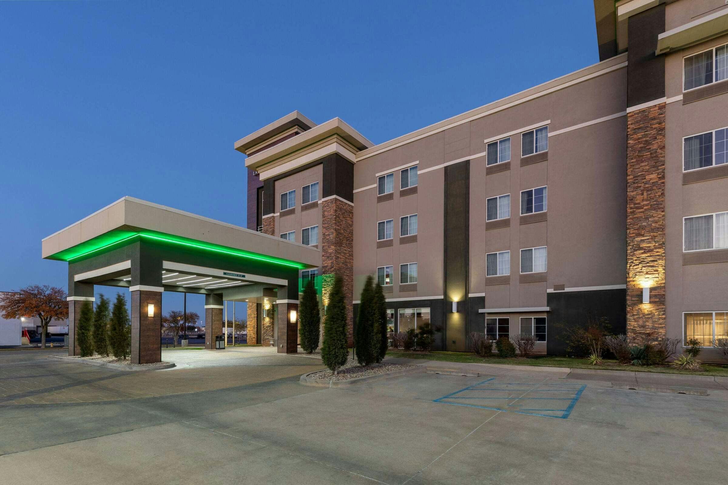 Hotel La Quinta Inn Ste MSU Area photo 3