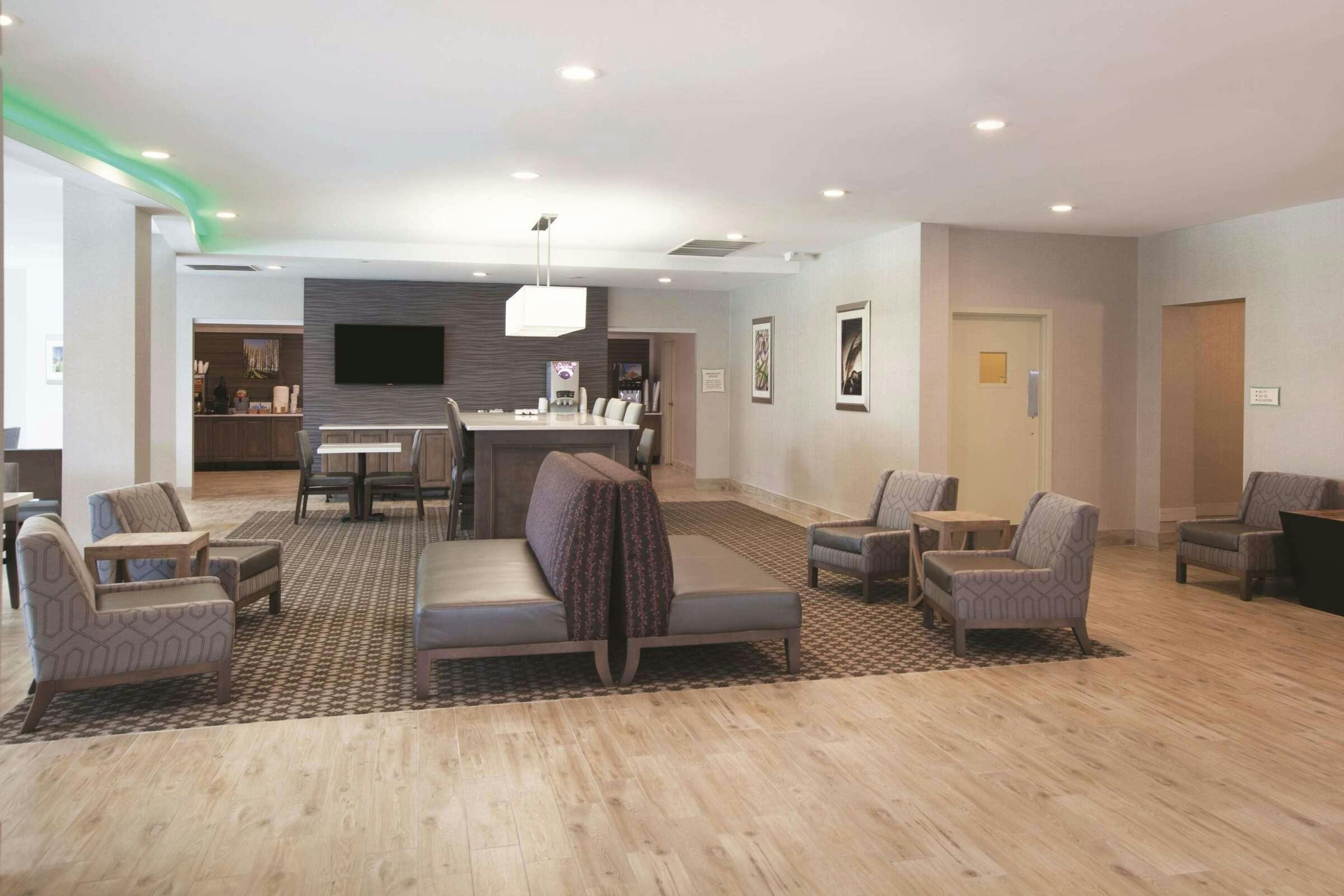 Hotel La Quinta Inn & Suites by Wyndham Williamsburg Historic Area photo 2