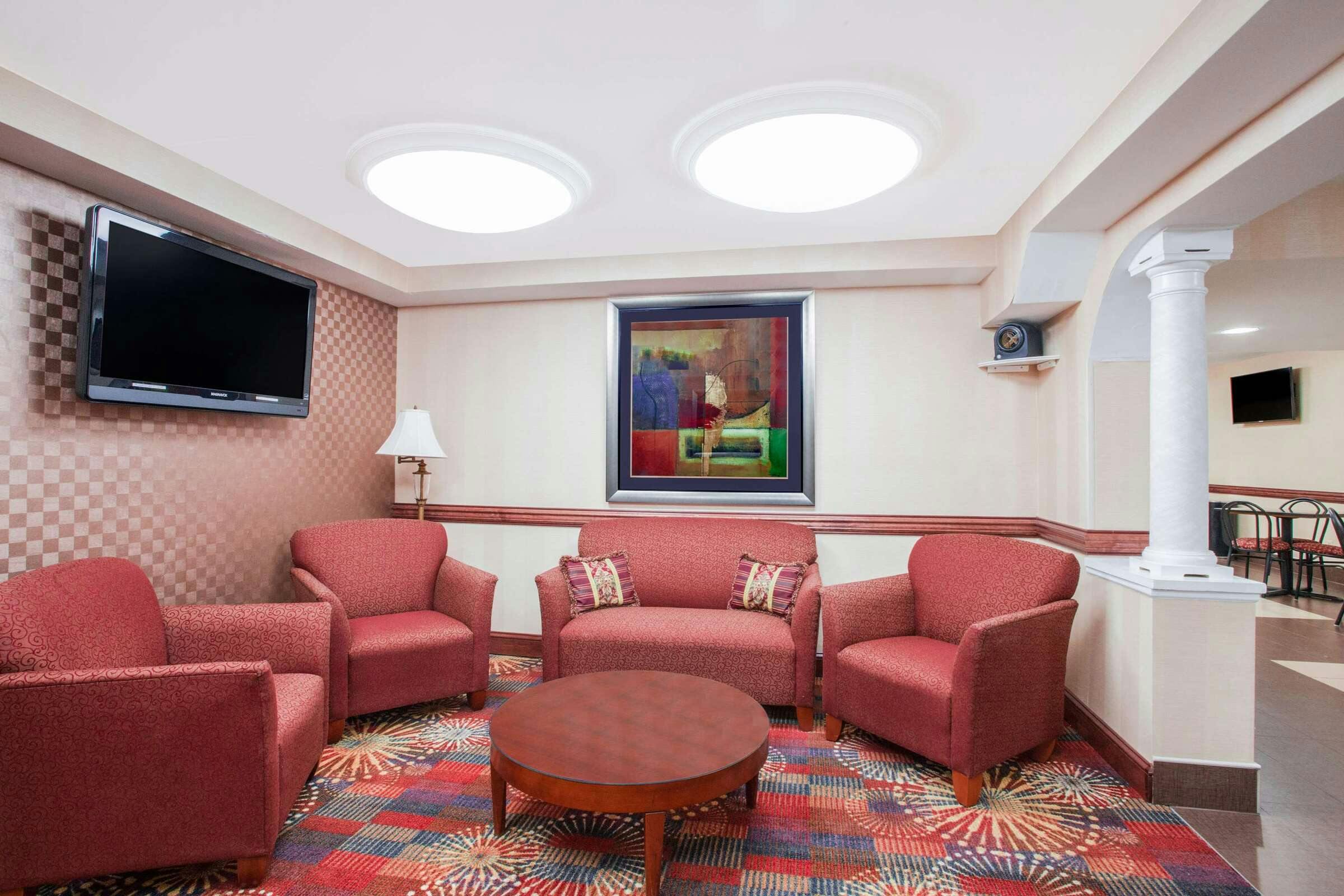 Hotel Ramada Edgewood photo 1