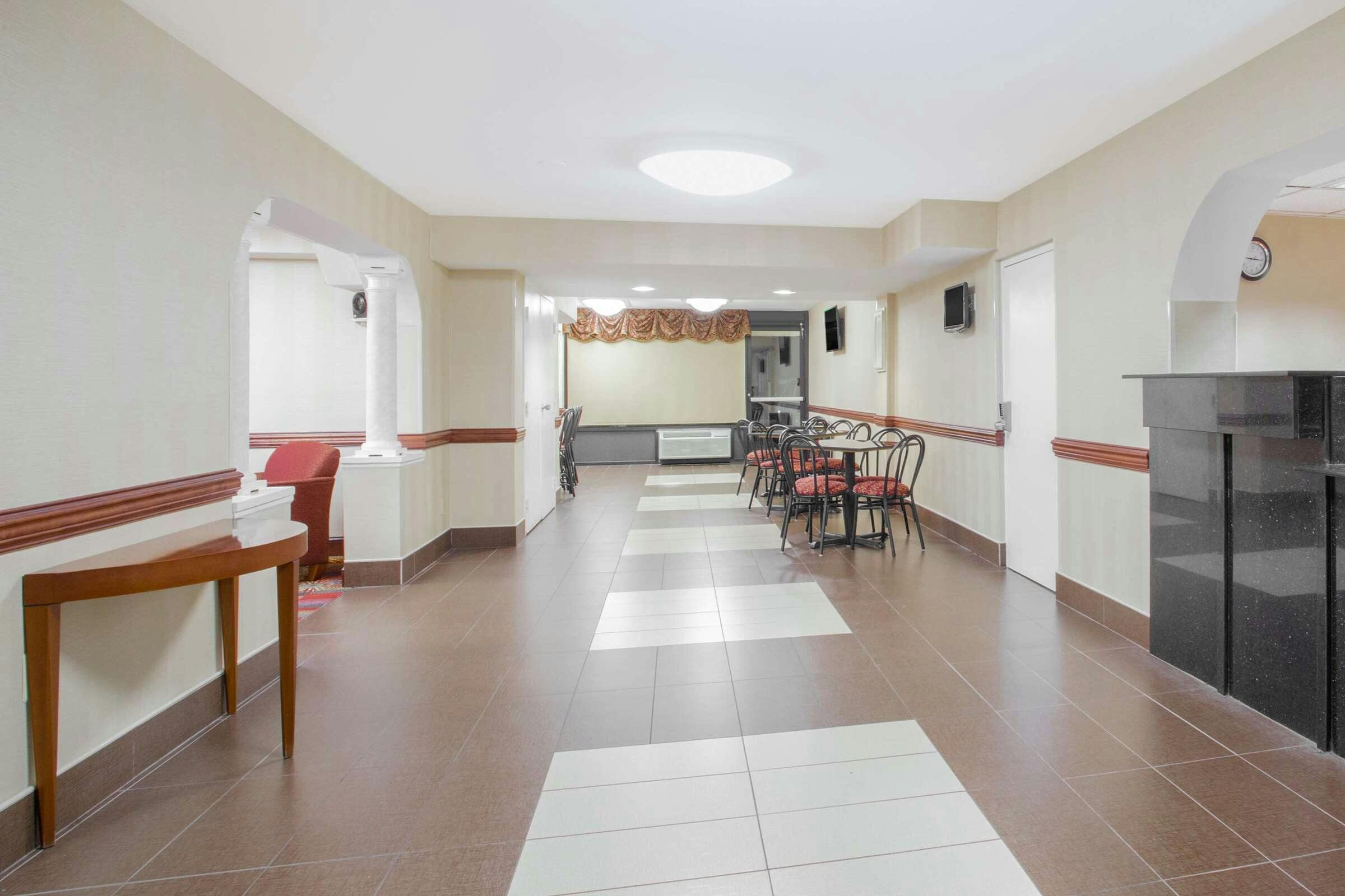 Hotel Ramada Edgewood photo 2