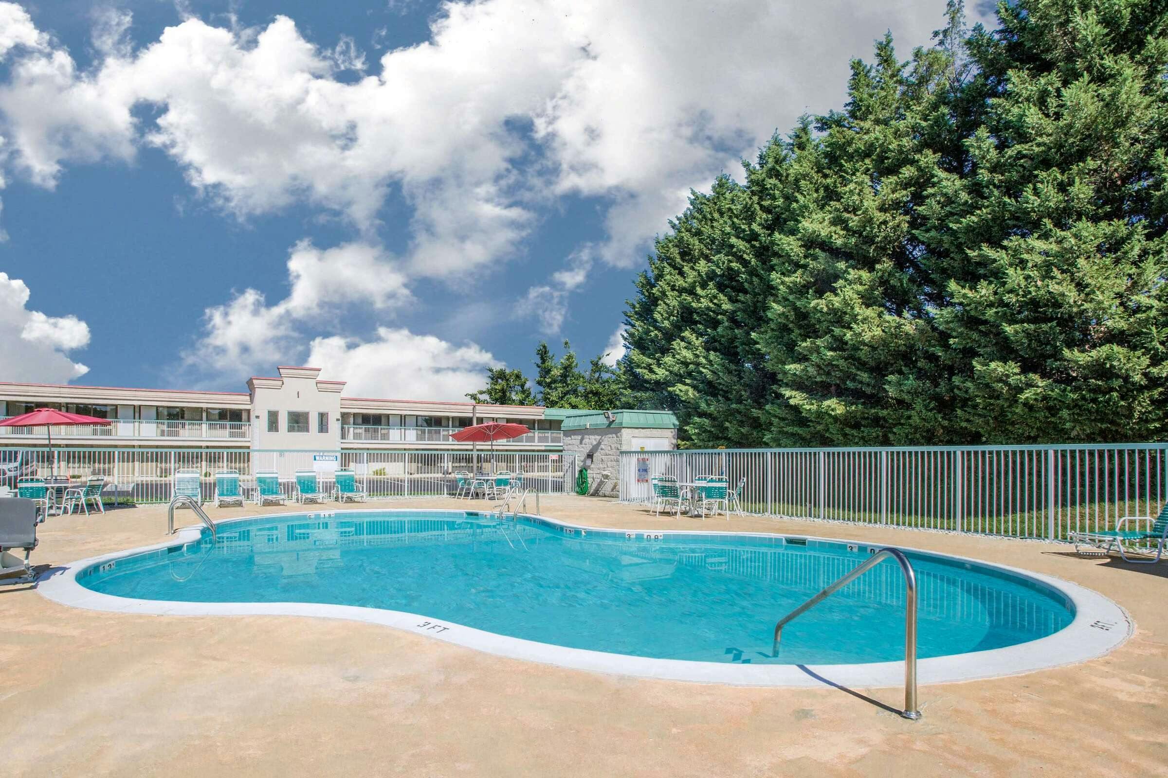 Hotel Ramada Edgewood photo 4