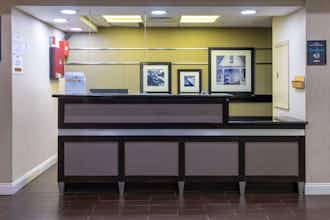 Hotel Baymont Inn Suites Saraland photo 3